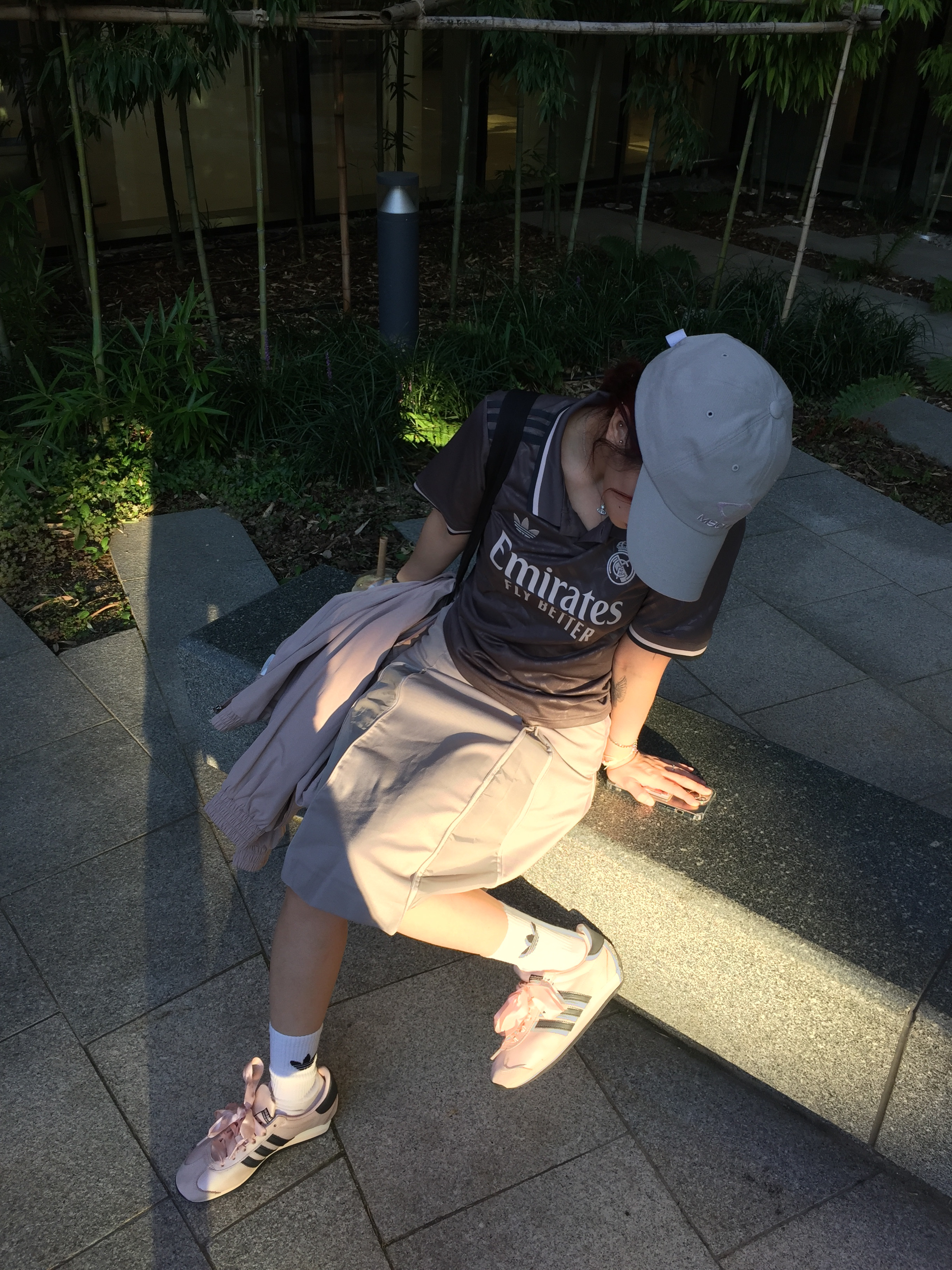 Mischief Rhombus Cotton Ball Cap Charcoal, Adidas Real Madrid 2024/25 3rd Jersey Charcoal - KR Sizing (Non Marking Ver.) 착용 스타일 - 3