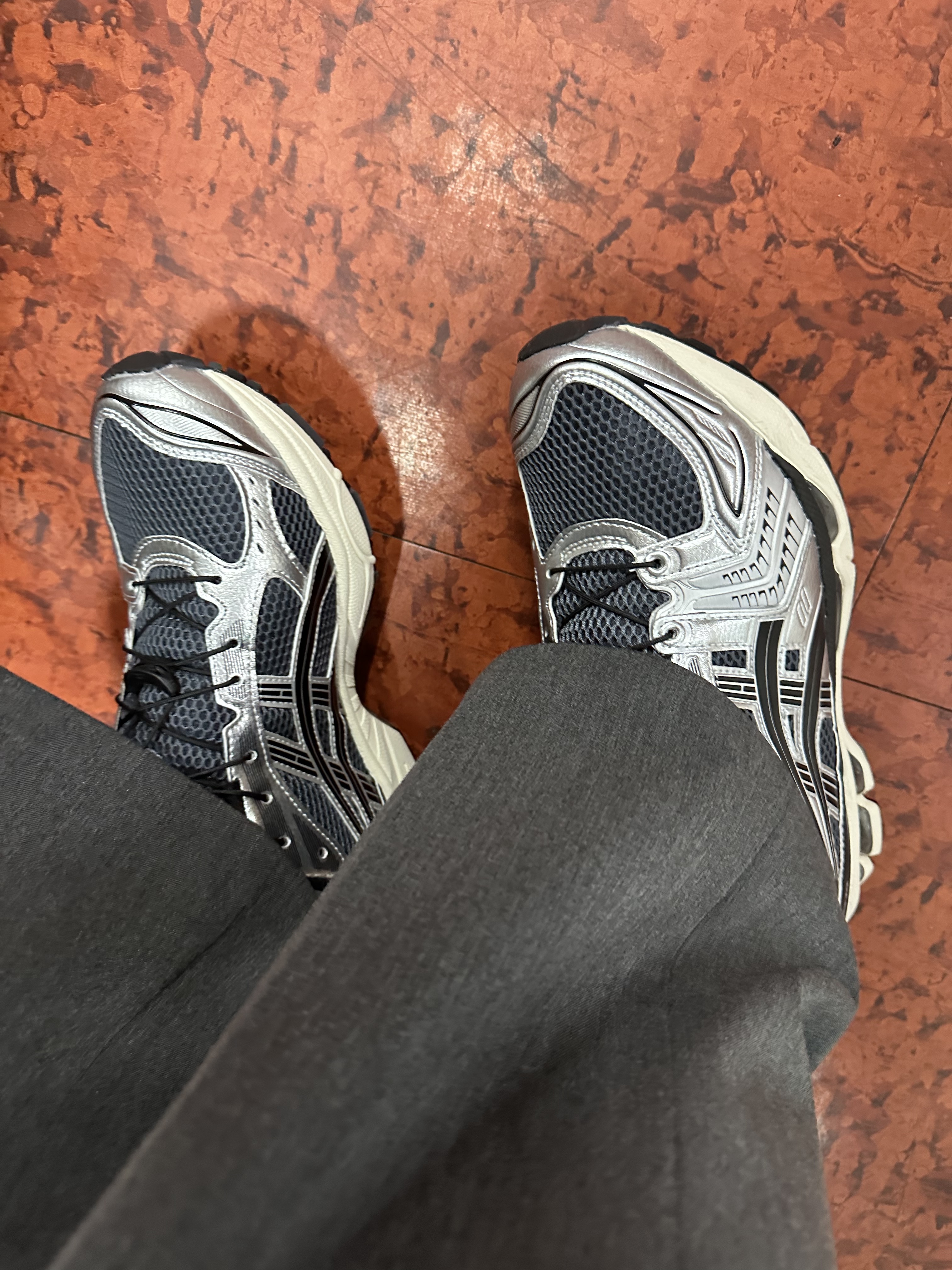 Asics Unlimited Gel-Kayano 14 Carrier Grey Black 착용 스타일 - 4