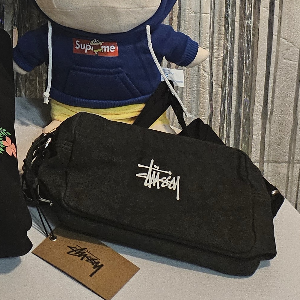 Stussy Canvas Side Pouch Washed Black 착용 스타일