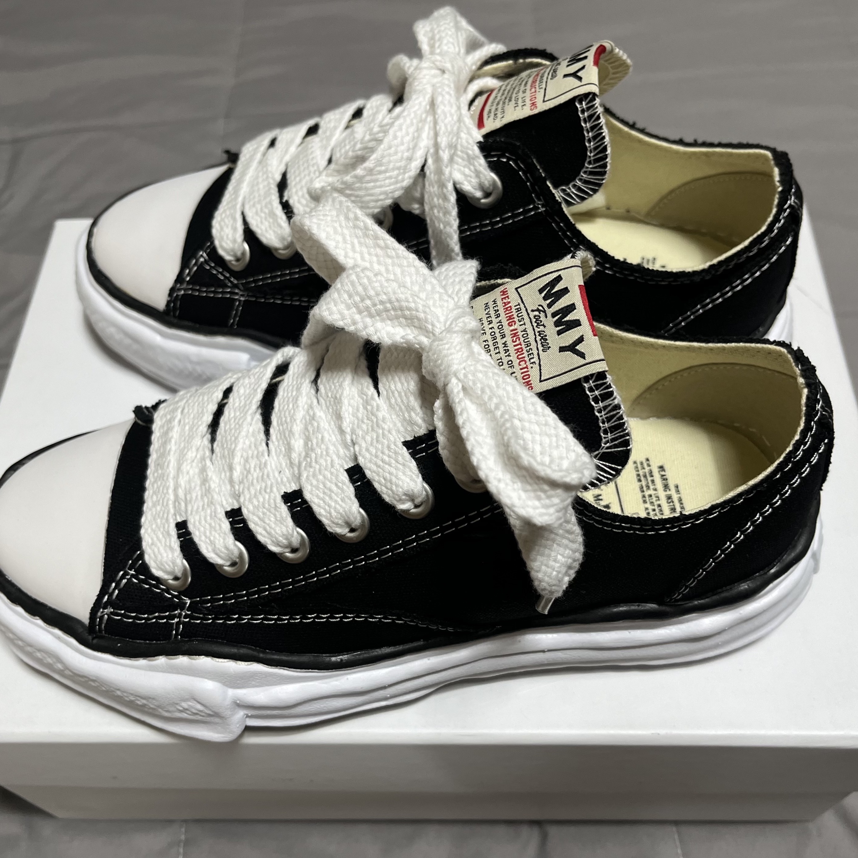 Maison Mihara Yasuhiro Peterson OG Sole Canvas Low Sneakers Black 착용 스타일
