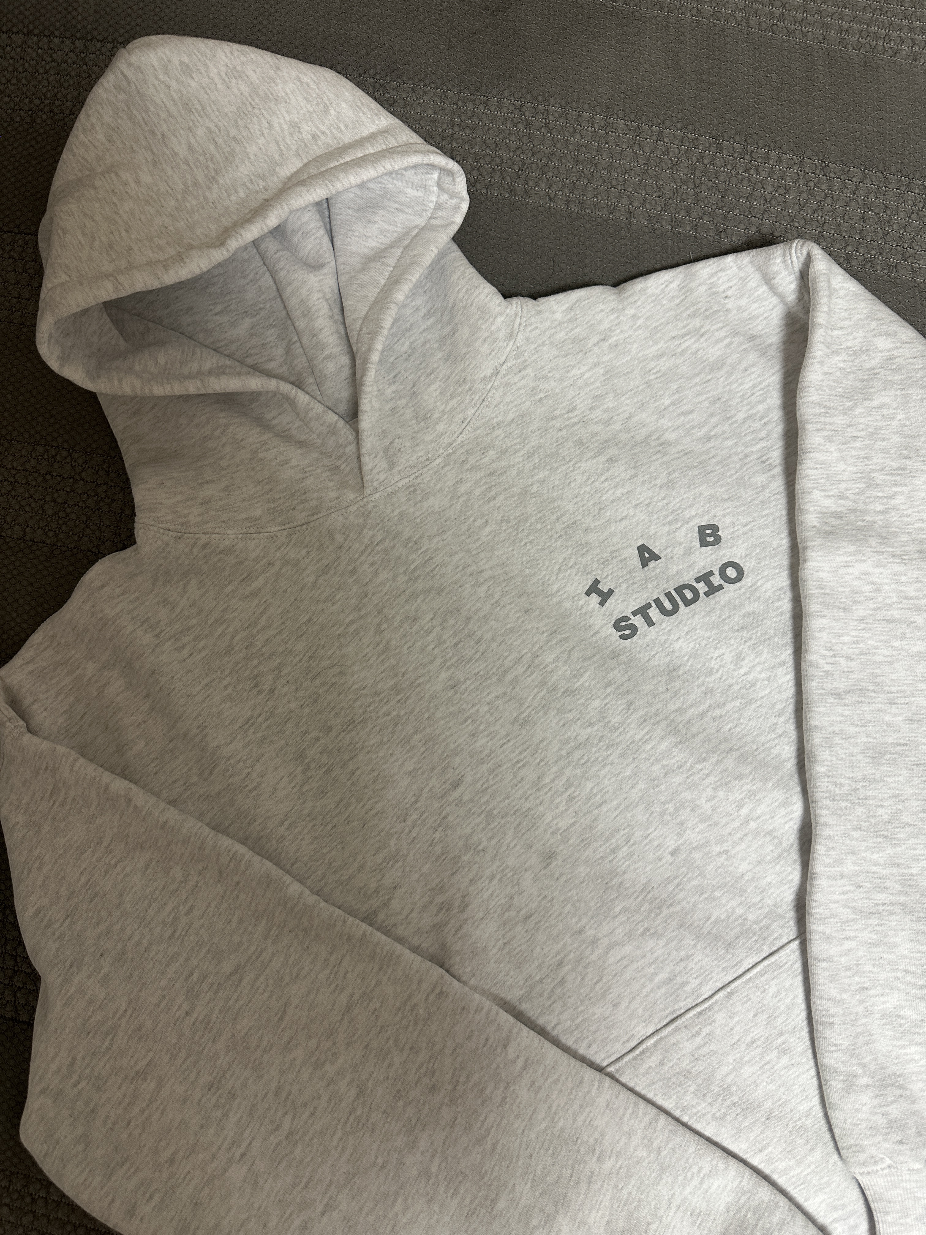 IAB Studio Hoodie Light Gray 착용 스타일 - 1
