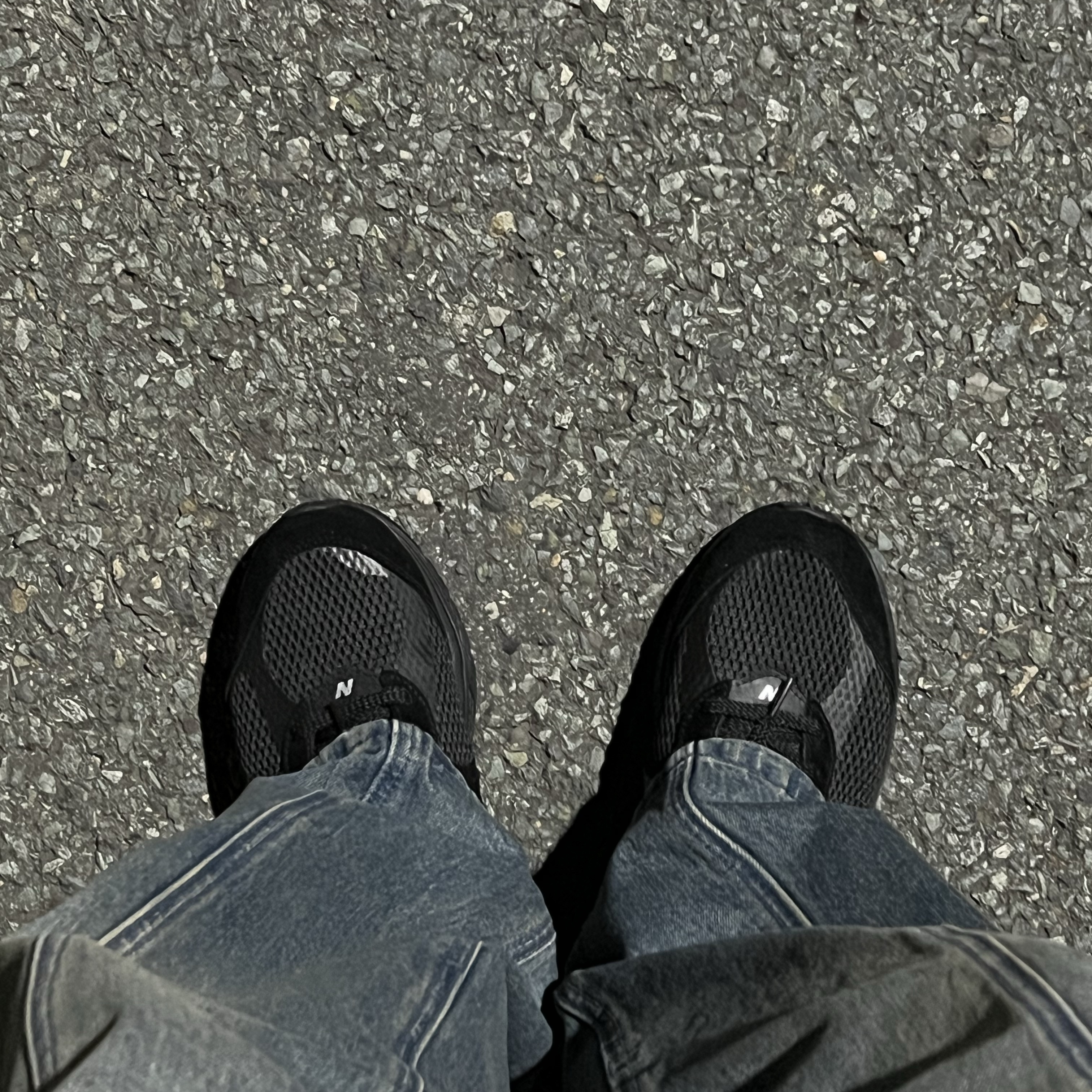 New Balance 2002 Black 착용 스타일