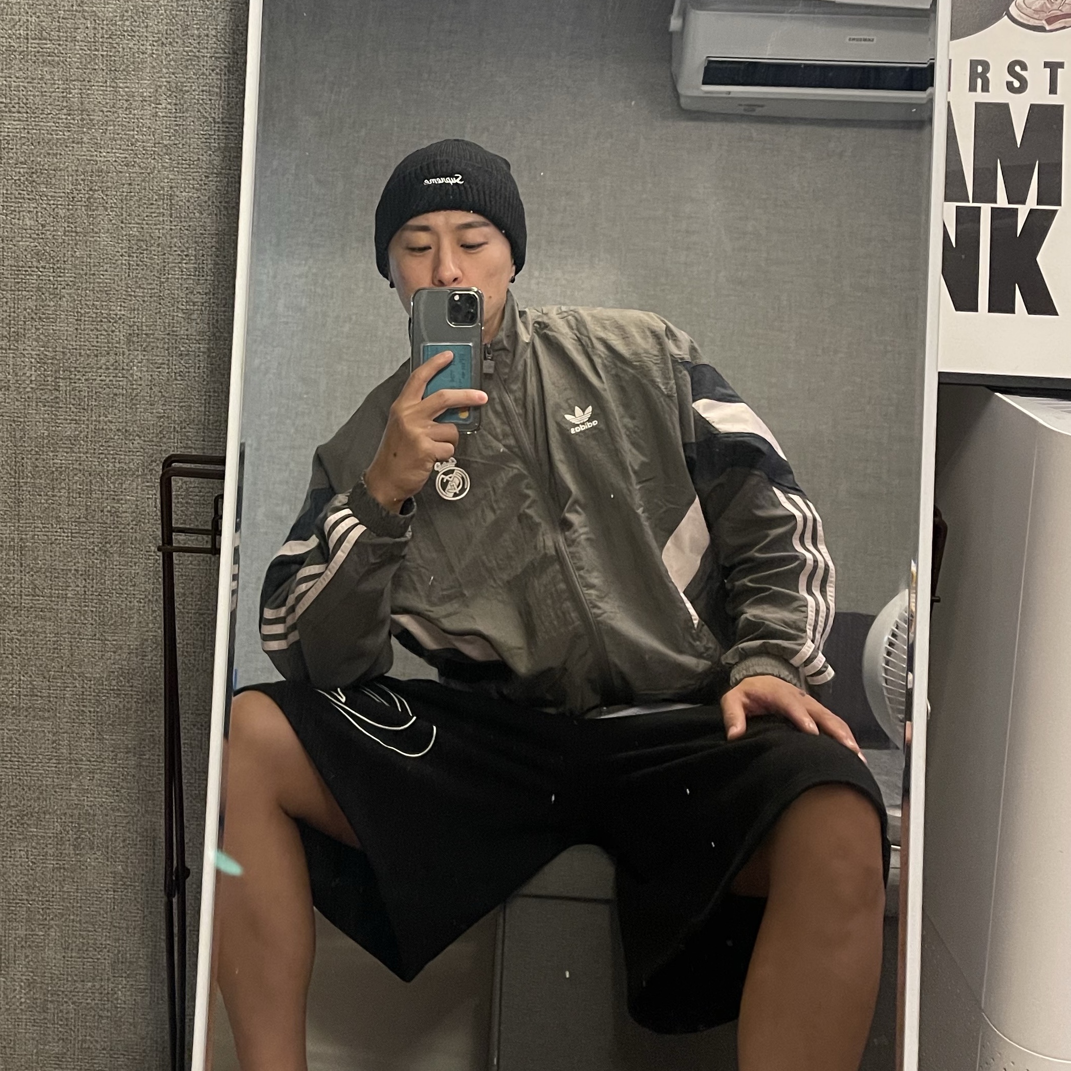 Adidas Real Madrid Originals Track Top Charcoal Grey - KR Sizing, BORN TO WIN Stroke B Half Pants_Long Ver Black 착용 스타일 - 1
