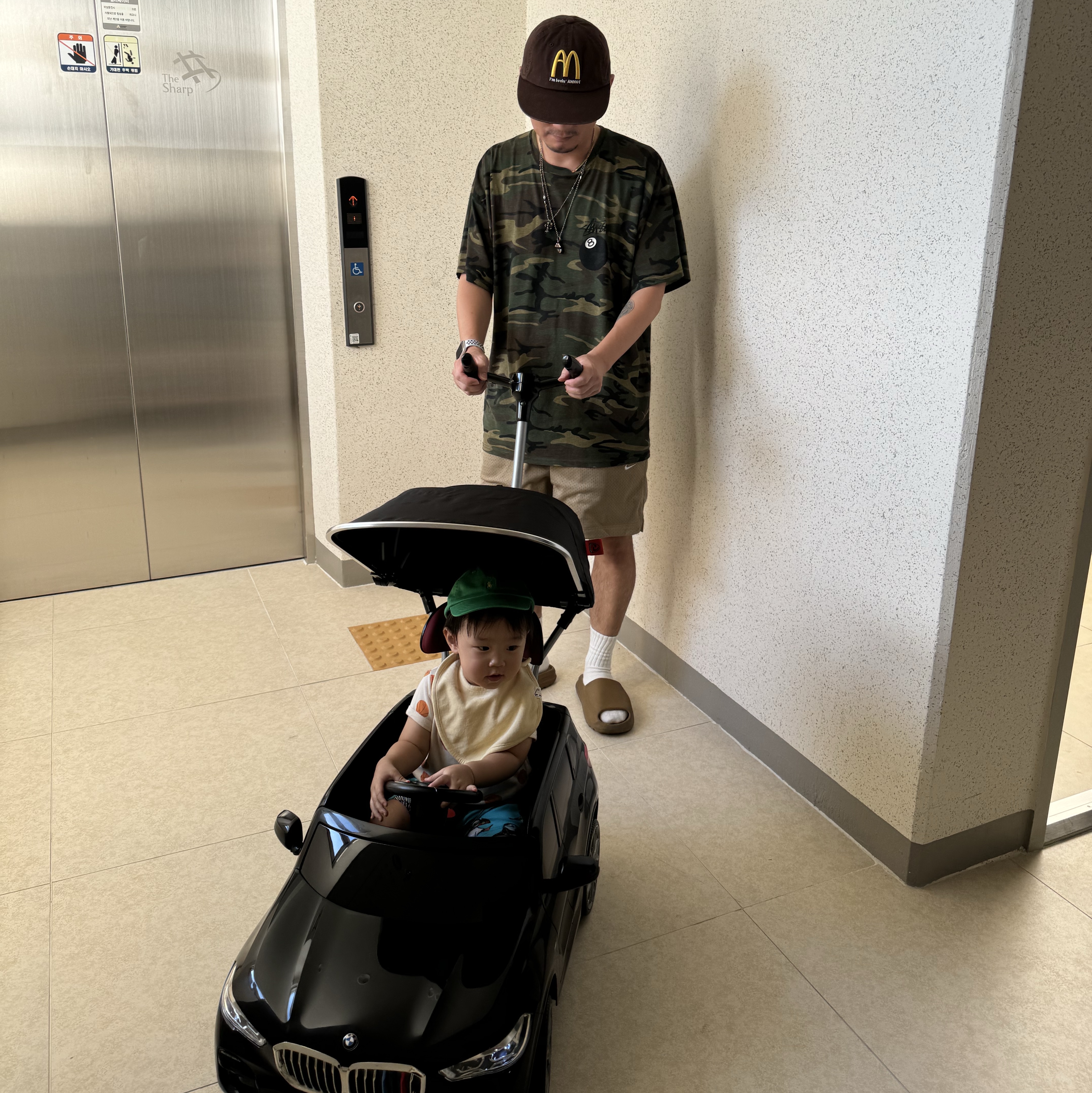 Stussy 8 Ball T-Shirt Camo, Adidas Yeezy Slide Ochre 착용 스타일