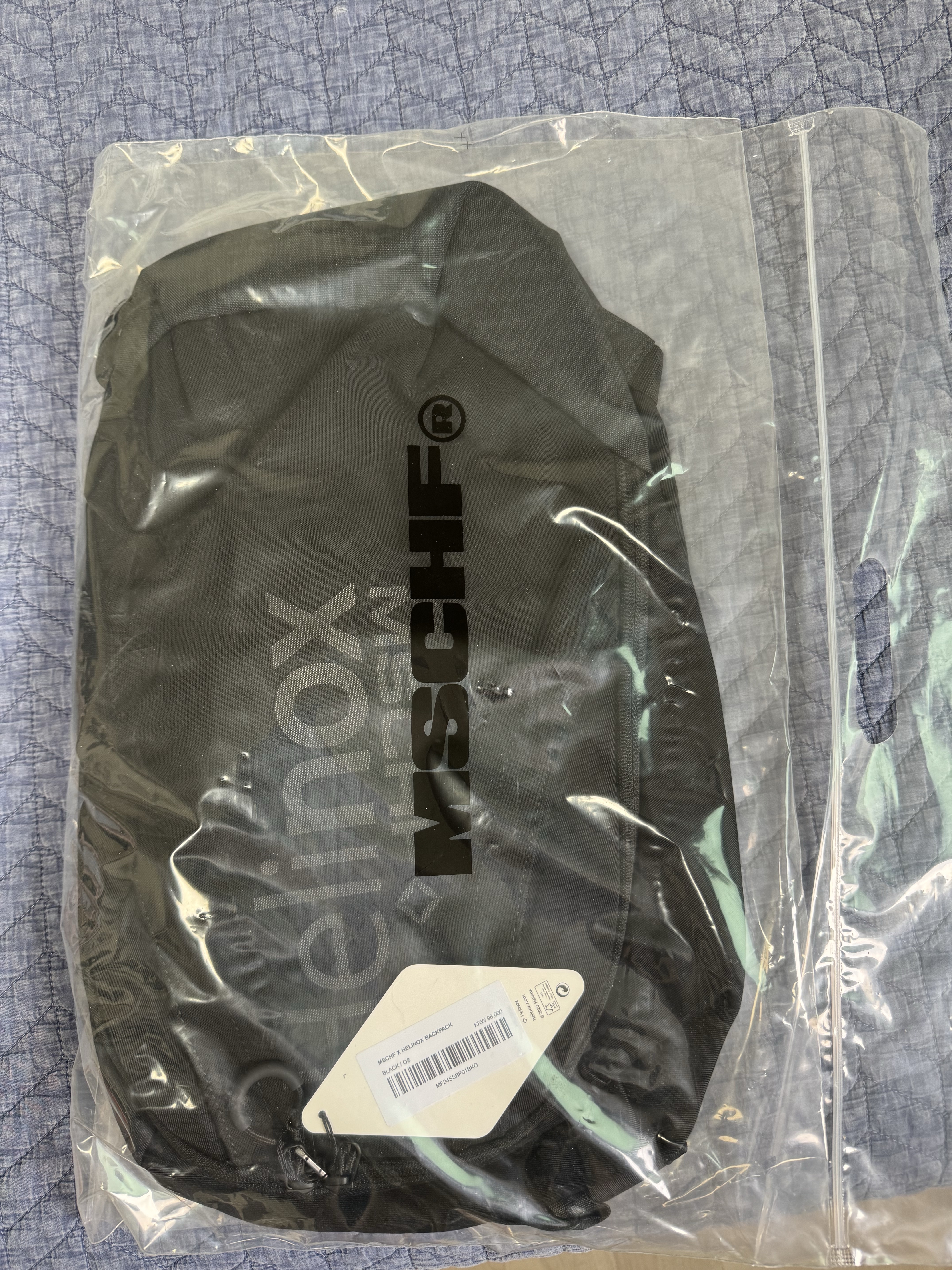 Mischief x Helinox Backpack Black 착용 스타일