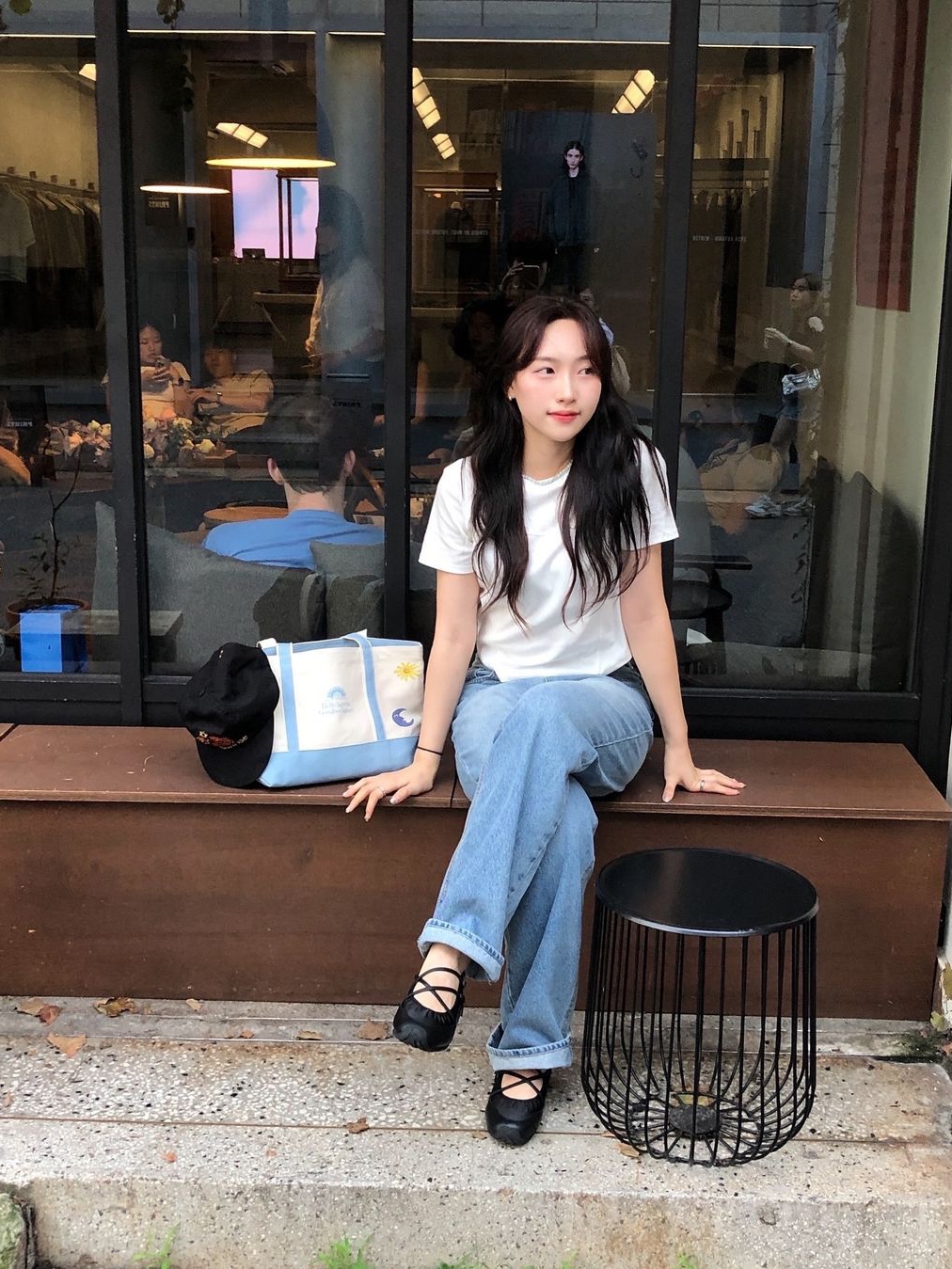 HS x Hank Canvas Tote Bag Sky Blue 착용 스타일