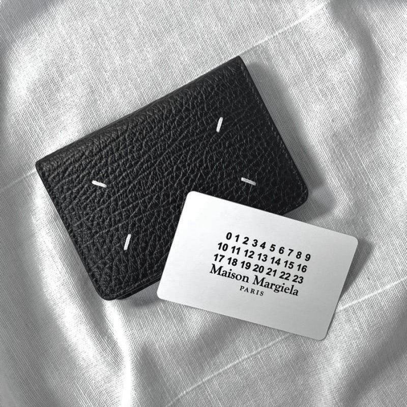Maison Margiela Bovine Leather Card Holder Black 착용 스타일