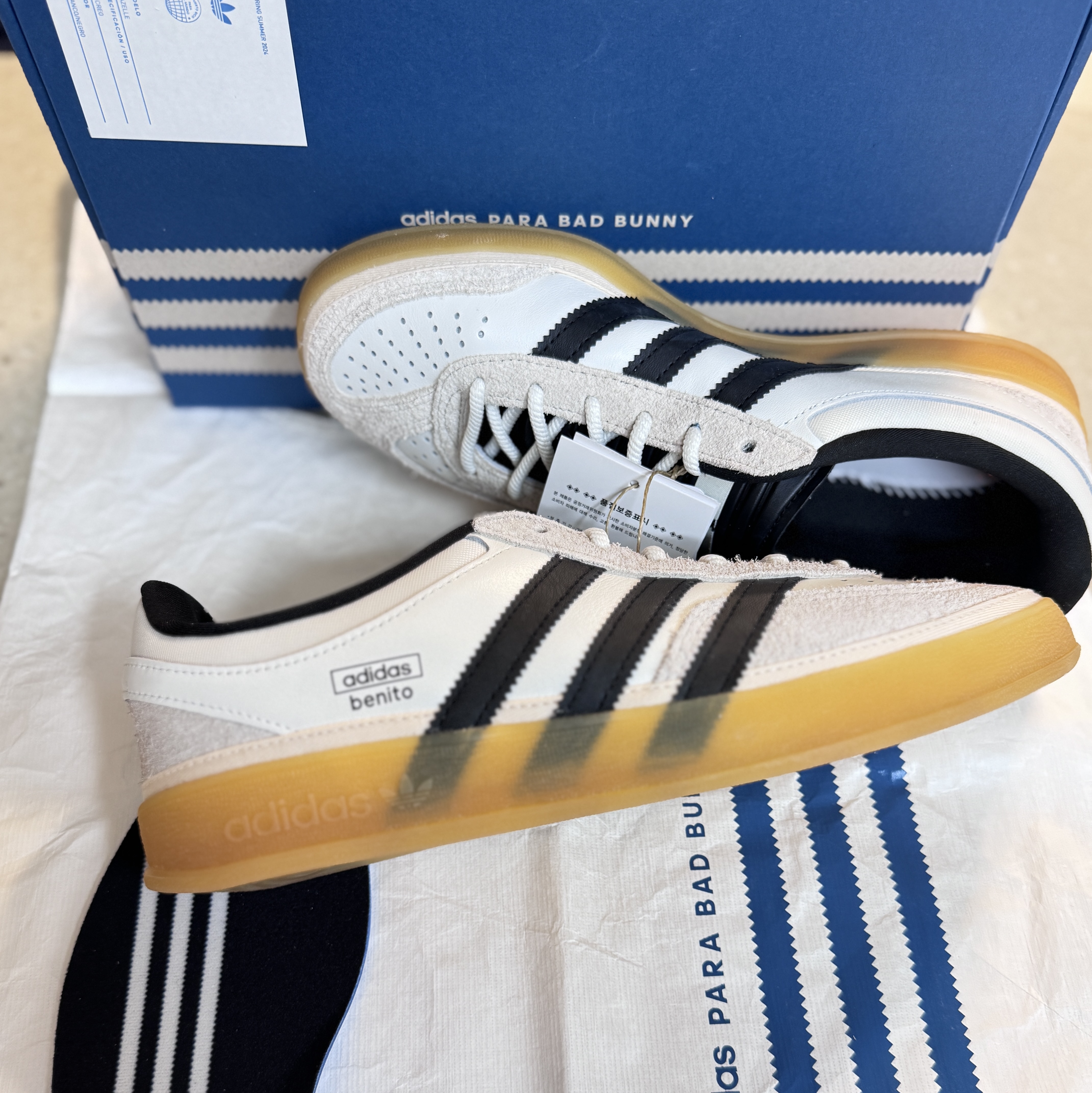 Adidas x Bad Bunny Gazelle Indoor Off White Black 착용 스타일 - 1
