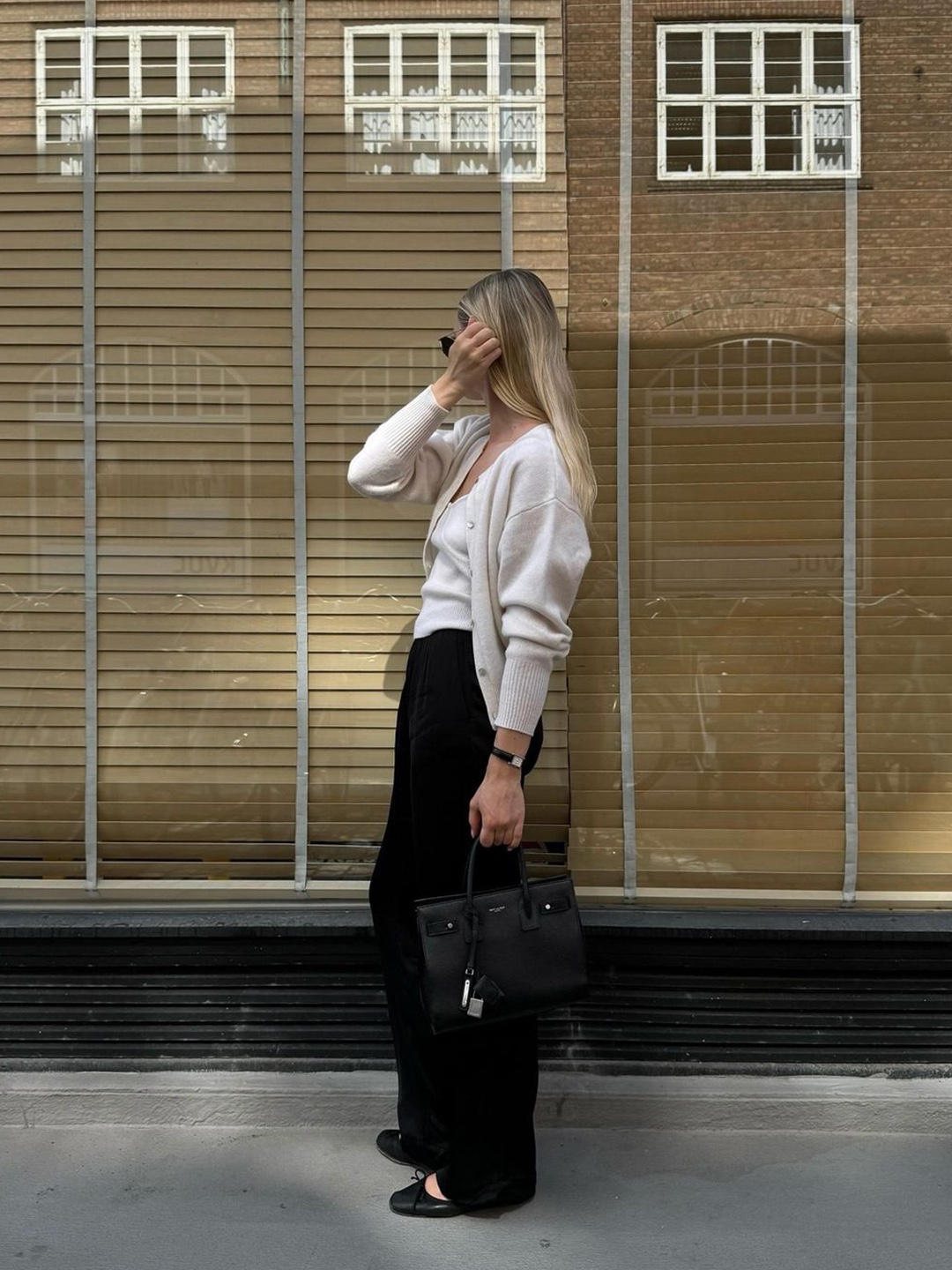 If Else Japan Fabric One Tuck Straight Wool Slacks Gray, Siyazu SIPT7134 Relaxed banding slacks Black 착용 스타일 - 3
