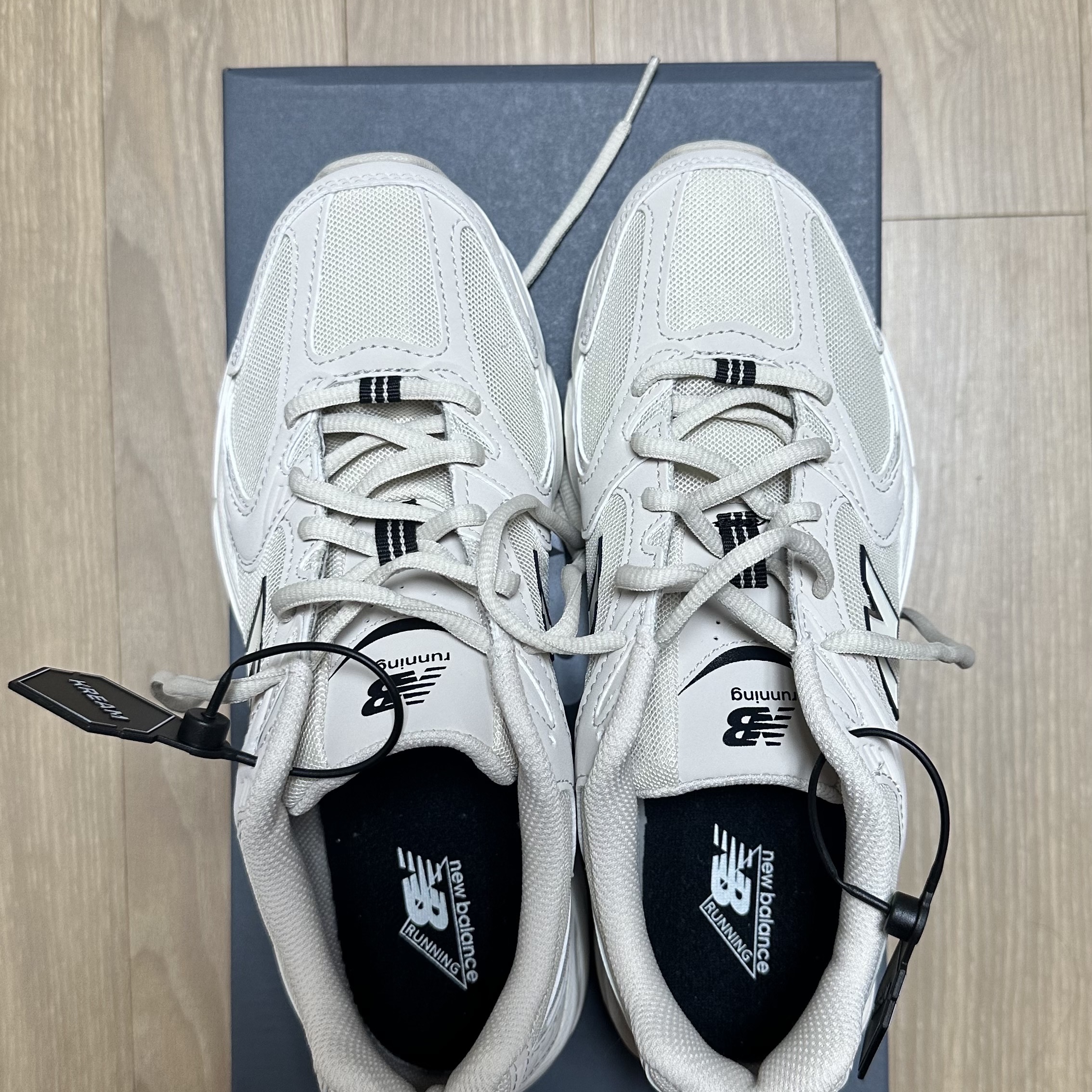 New Balance 530 Ivory 착용 스타일