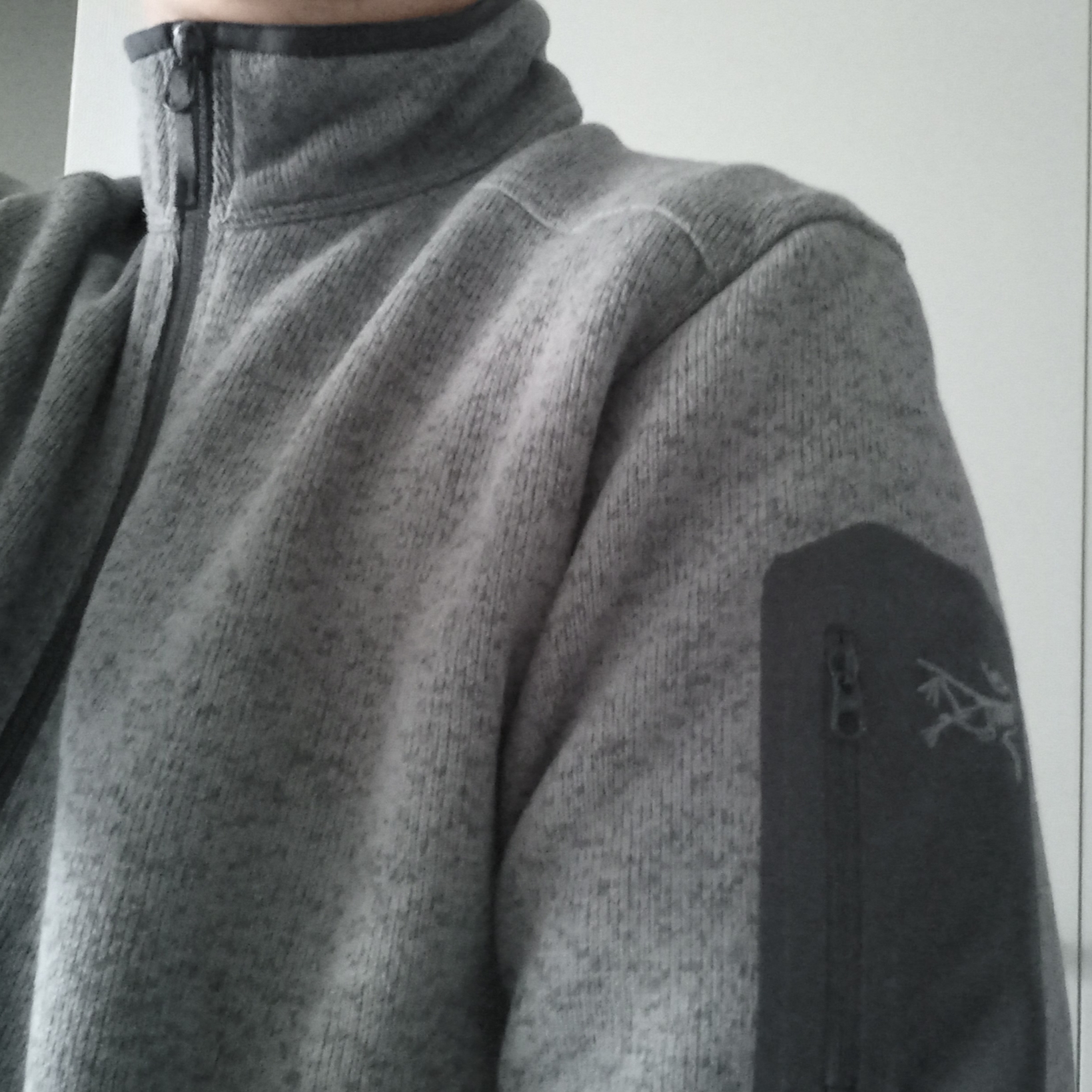 Arc'teryx Covert Cardigan Void Heather Graphite 착용 스타일 - 1