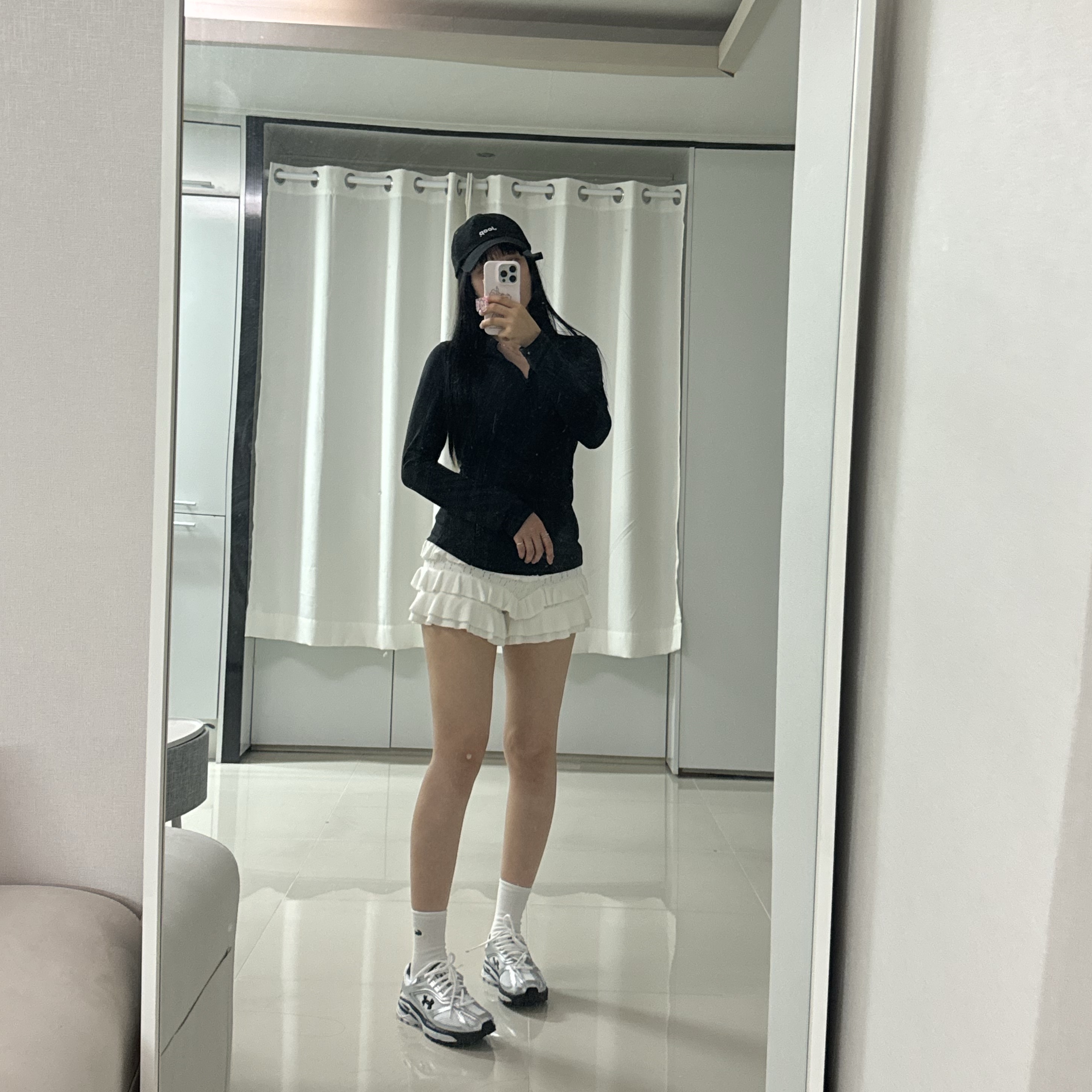 Under Armour Hovr Apparition Castlerock Metallic Black, Under Armour UA HOVR apparition Summit White Ivory Dune 착용 스타일 - 3