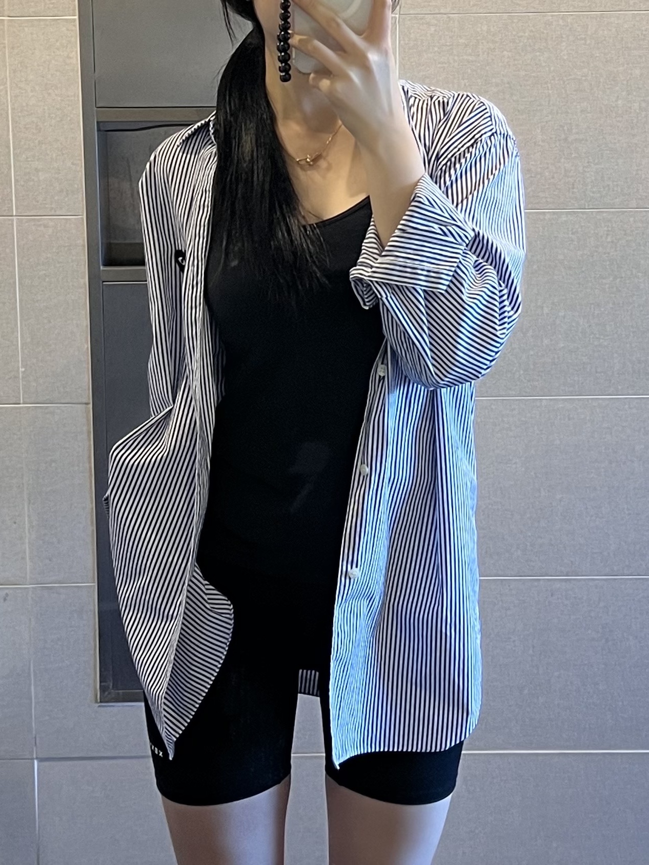 Play Comme des Garcons Striped Black Heart Shirt Blue 착용 스타일 - 5