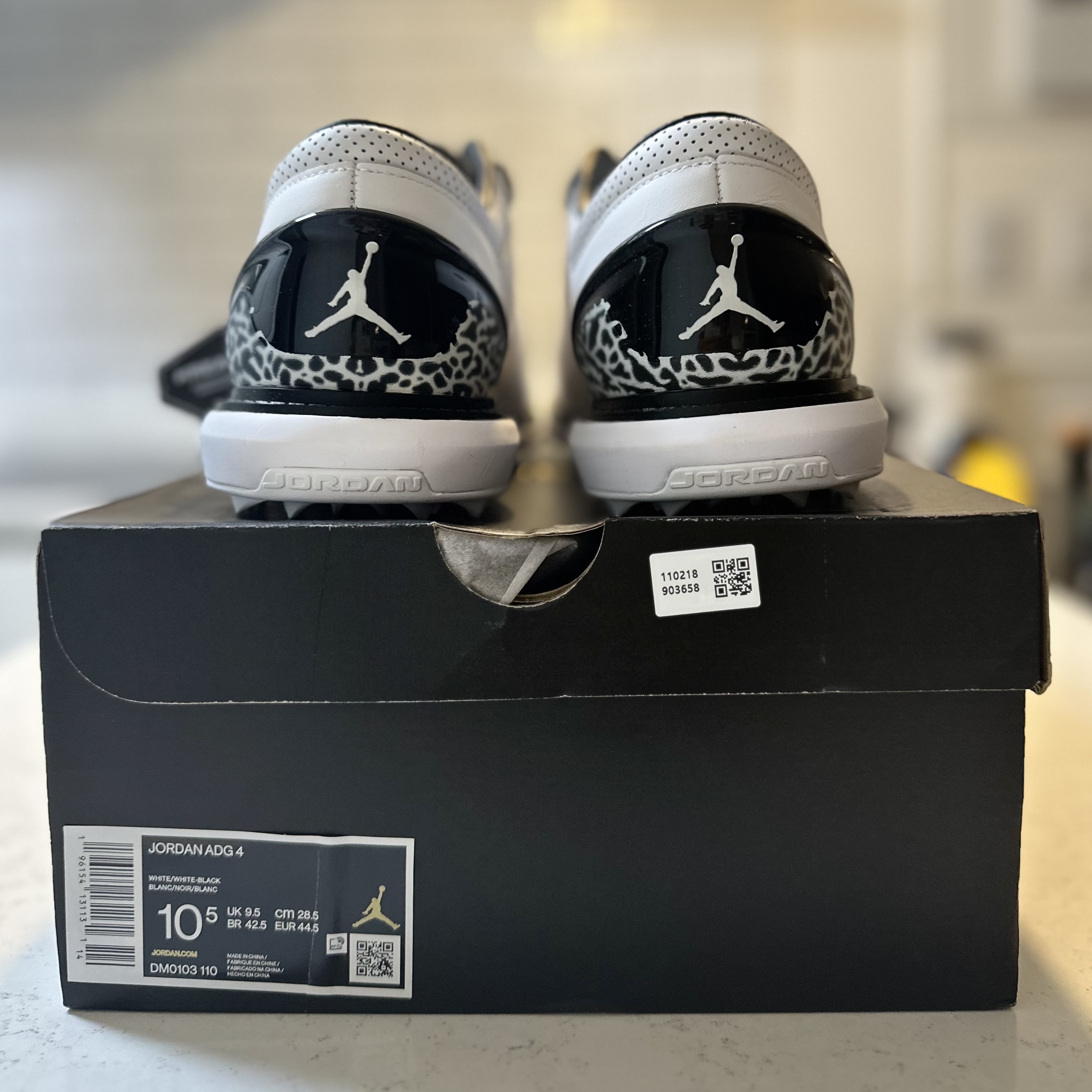 Jordan ADG 4 Golf White Black 착용 스타일 - 2