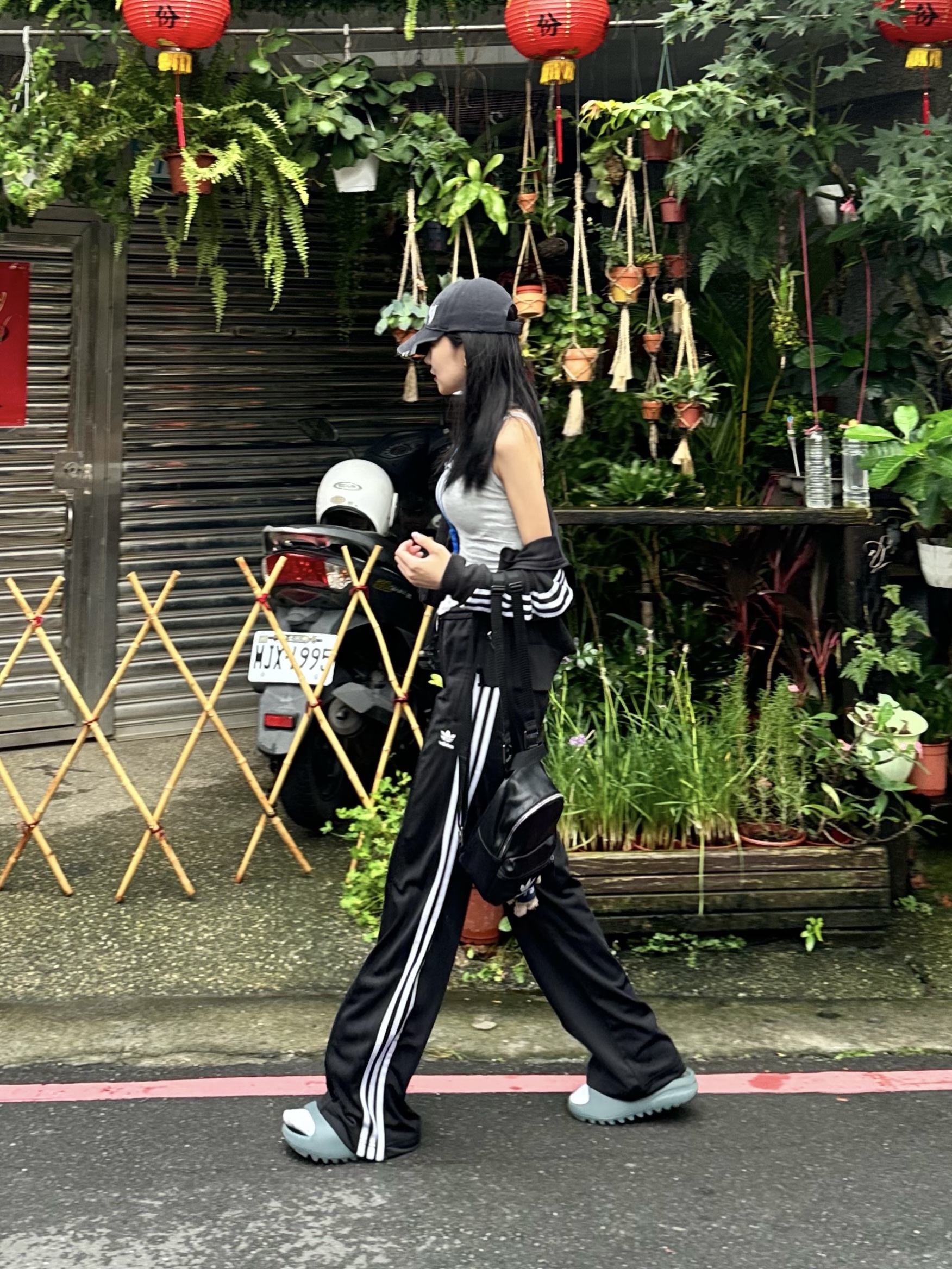 (W) Adidas Originals Firebird Loose Track Pants Black - KR Sizing, Adidas Originals Mini Backpack Black 착용 스타일