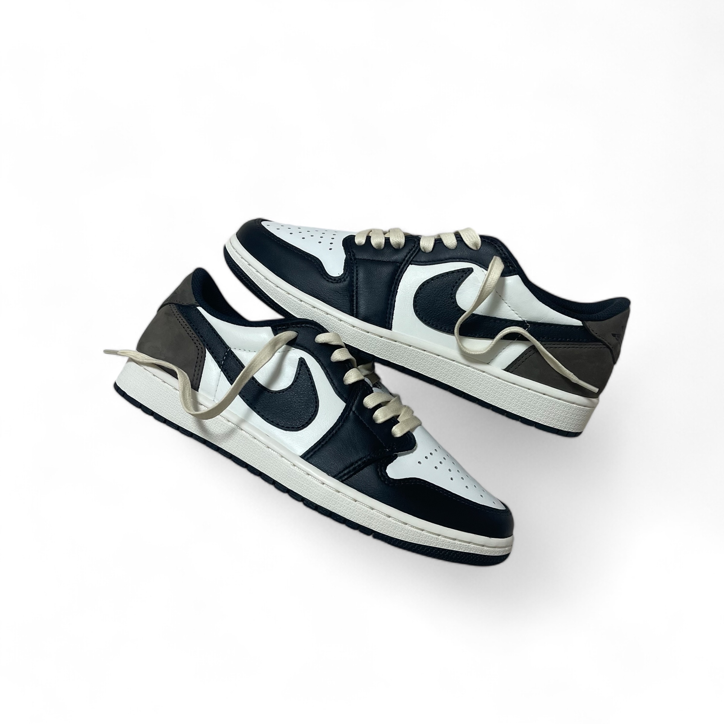 Jordan 1 Retro Low OG Mocha 착용 스타일 - 3
