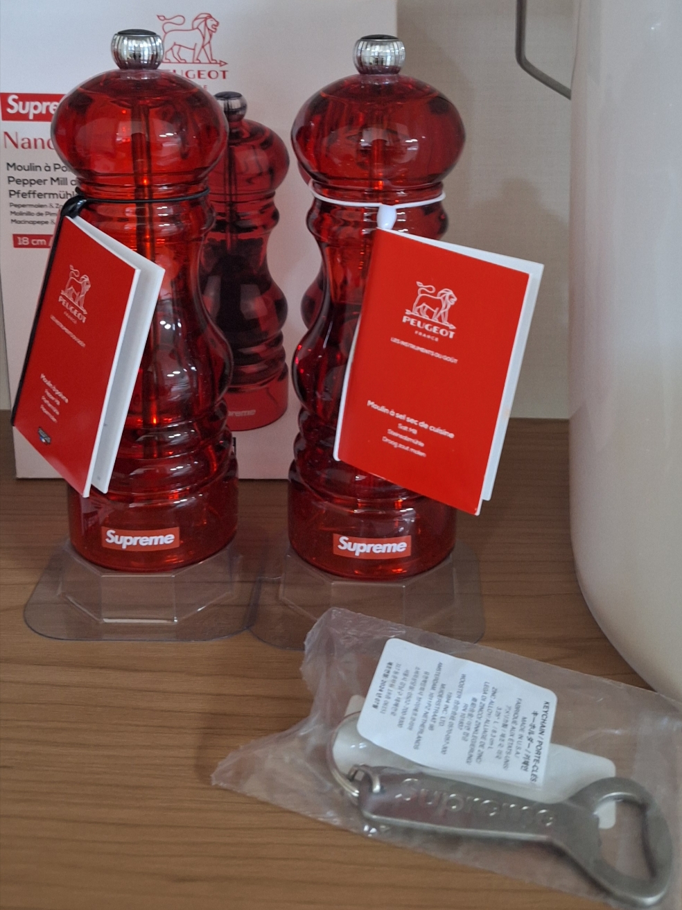 Supreme x Peugeot Salt & Pepper Mill Red (Set of 2) - 24FW, Supreme Bottle Opener Keychain Silver - 24FW 착용 스타일