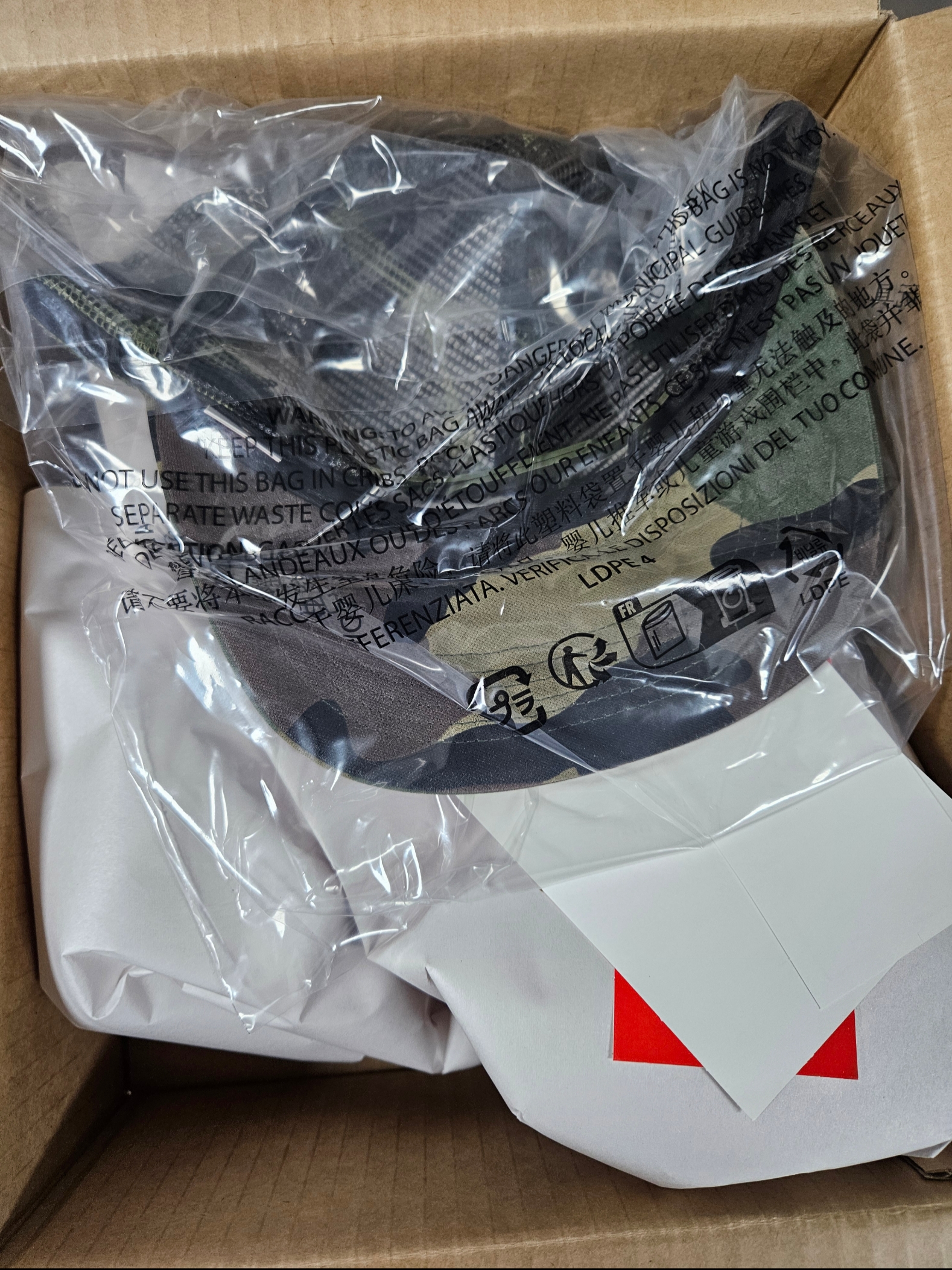 Supreme Underline Mesh Back 5-Panel Woodland Camo - 24FW 착용 스타일 - 7