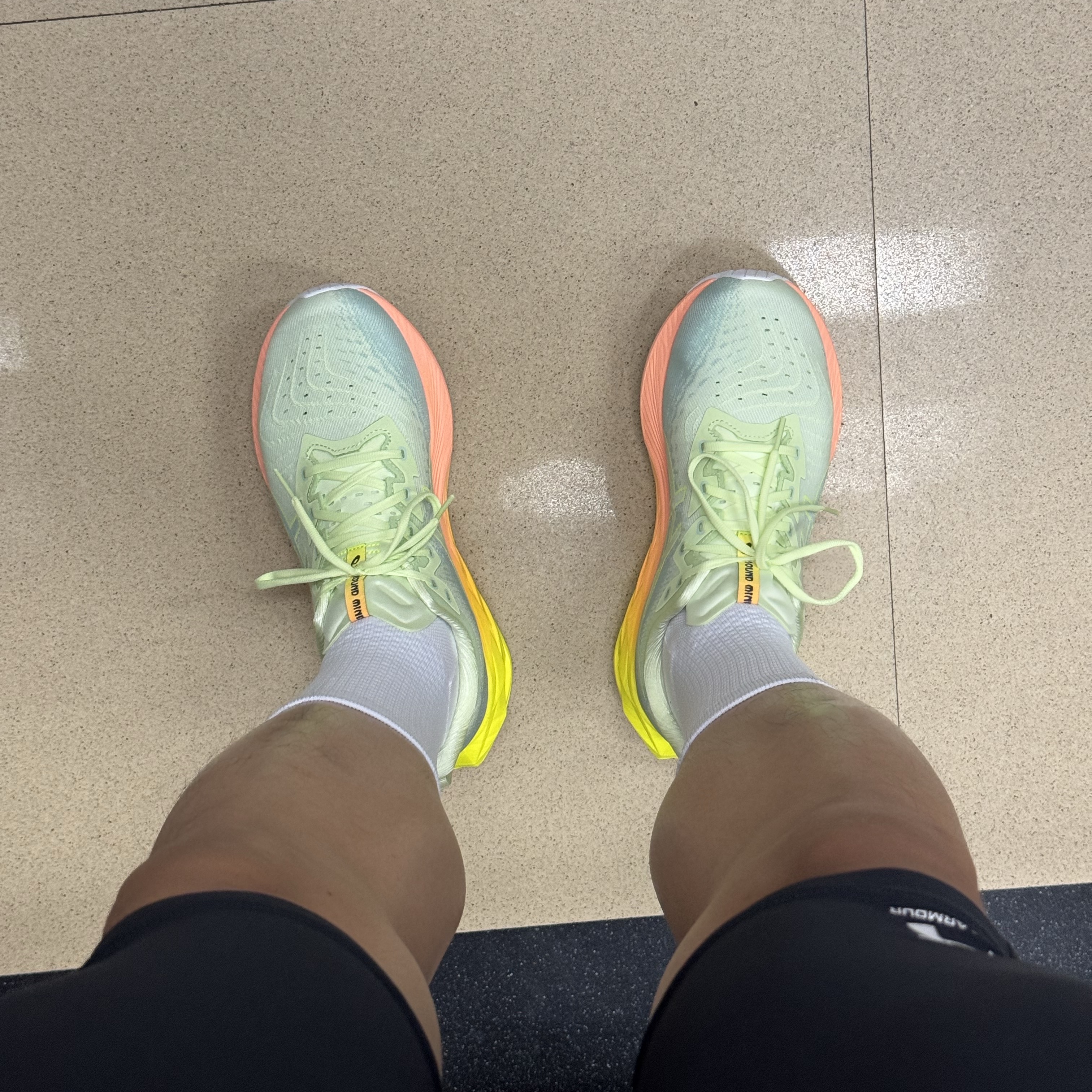 Asics Novablast 4 Cool Matcha Safety Yellow 착용 스타일