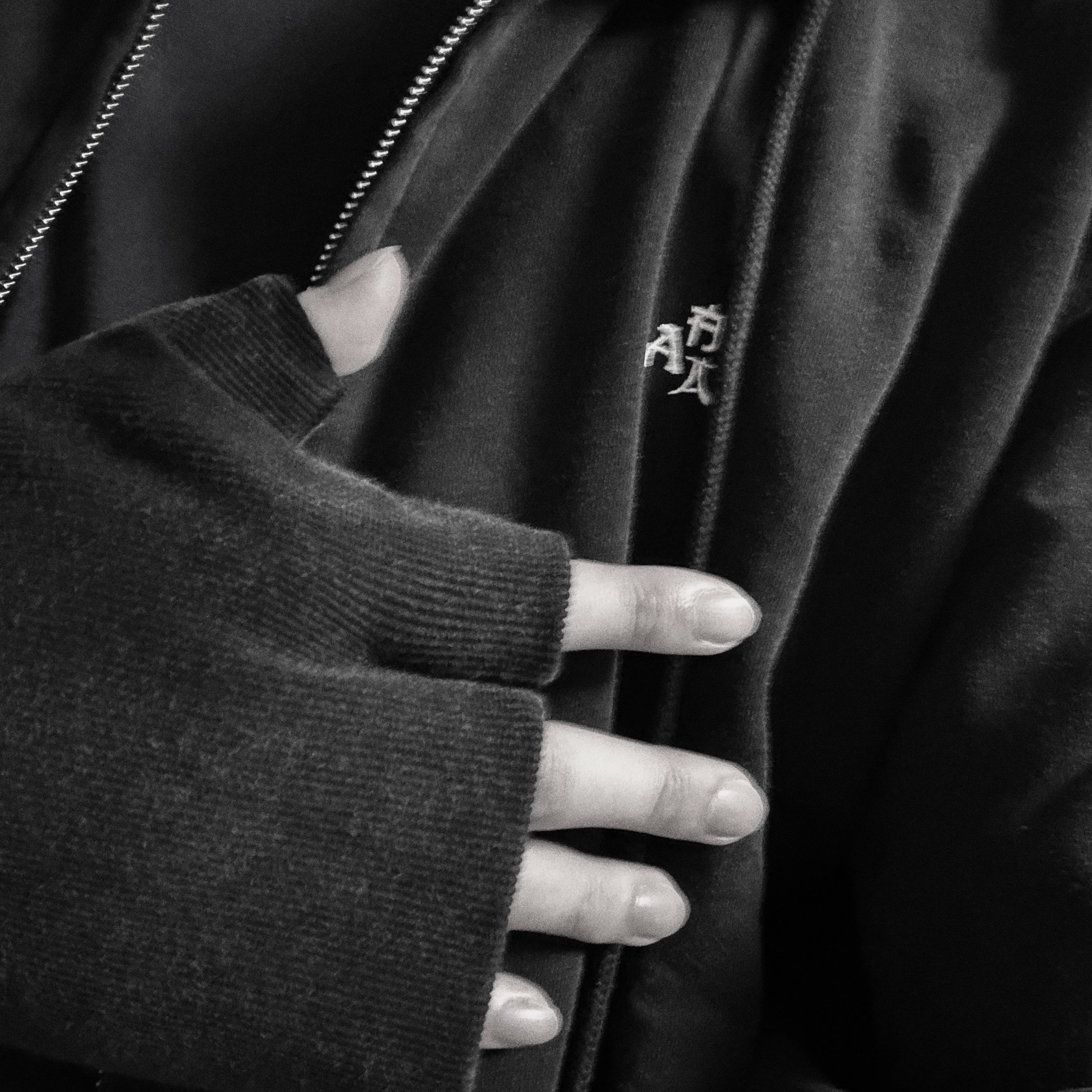 Hyukoh x Sunsetrollercoaster AAA SE Zip Up Hoodie Black 착용 스타일