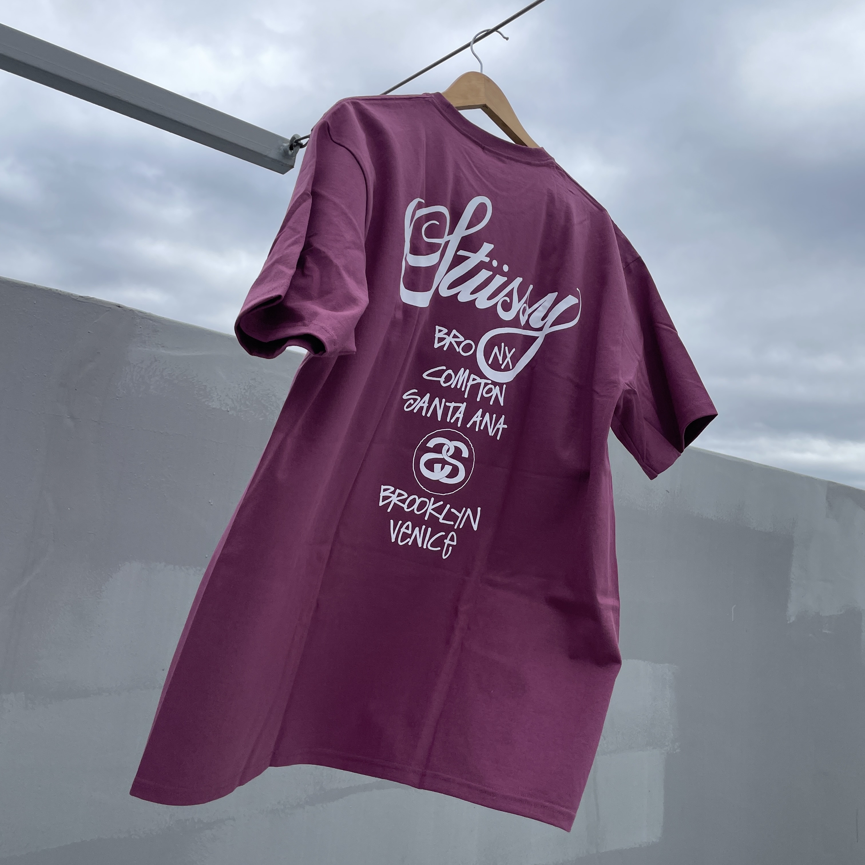 Stussy World Tour T-Shirt Berry 2024 착용 스타일