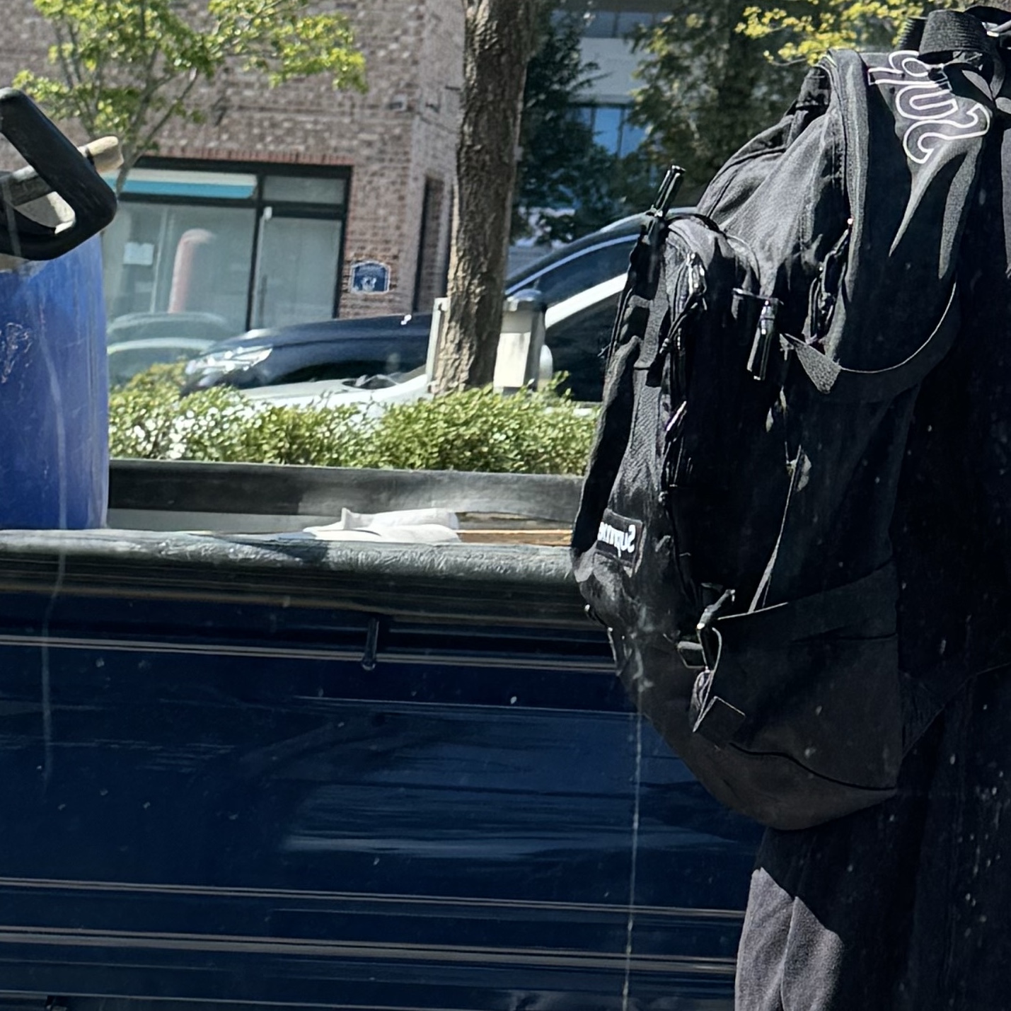 Supreme Backpack Black - 19FW 착용 스타일