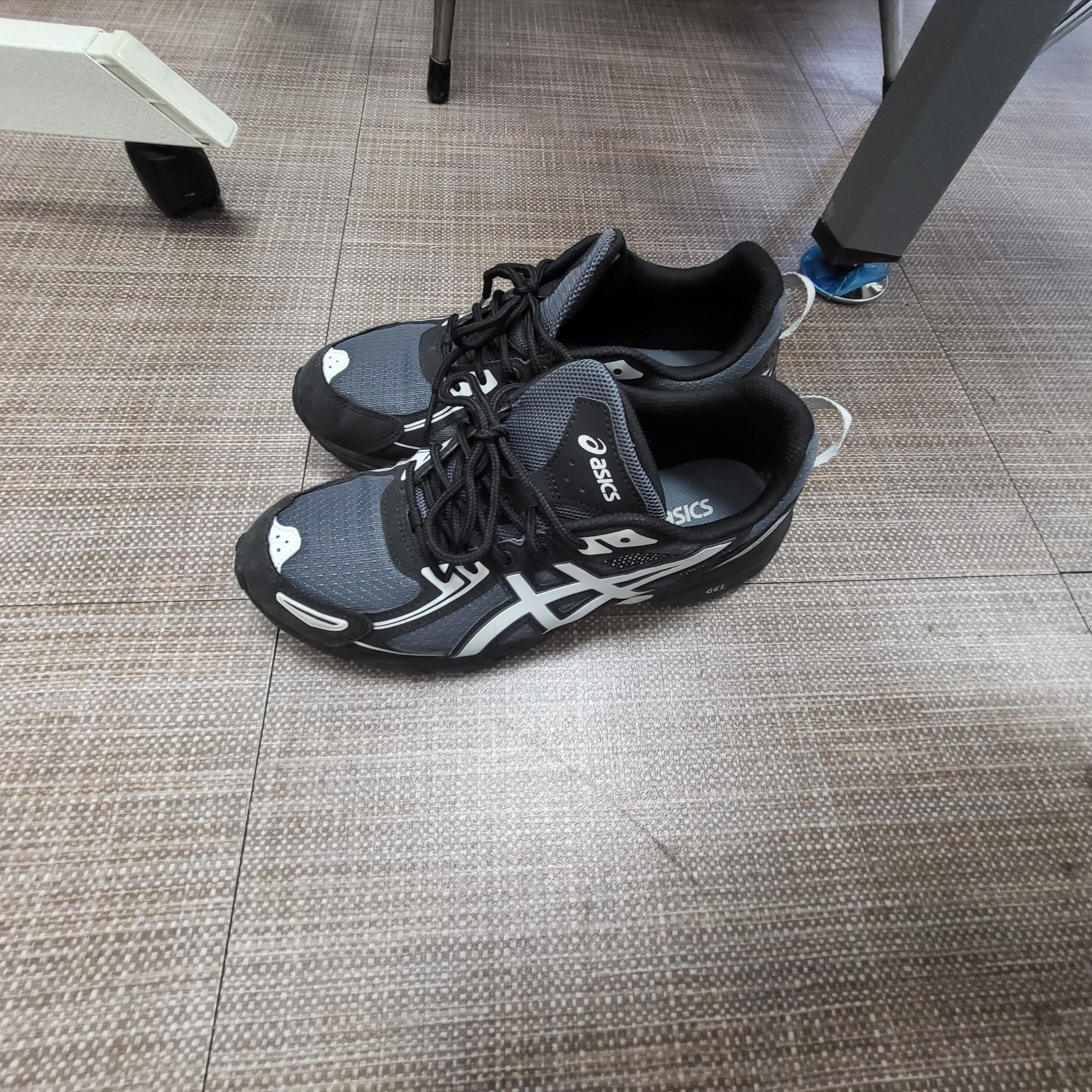 Asics Gel-Venture 6 Carrier Grey 착용 스타일
