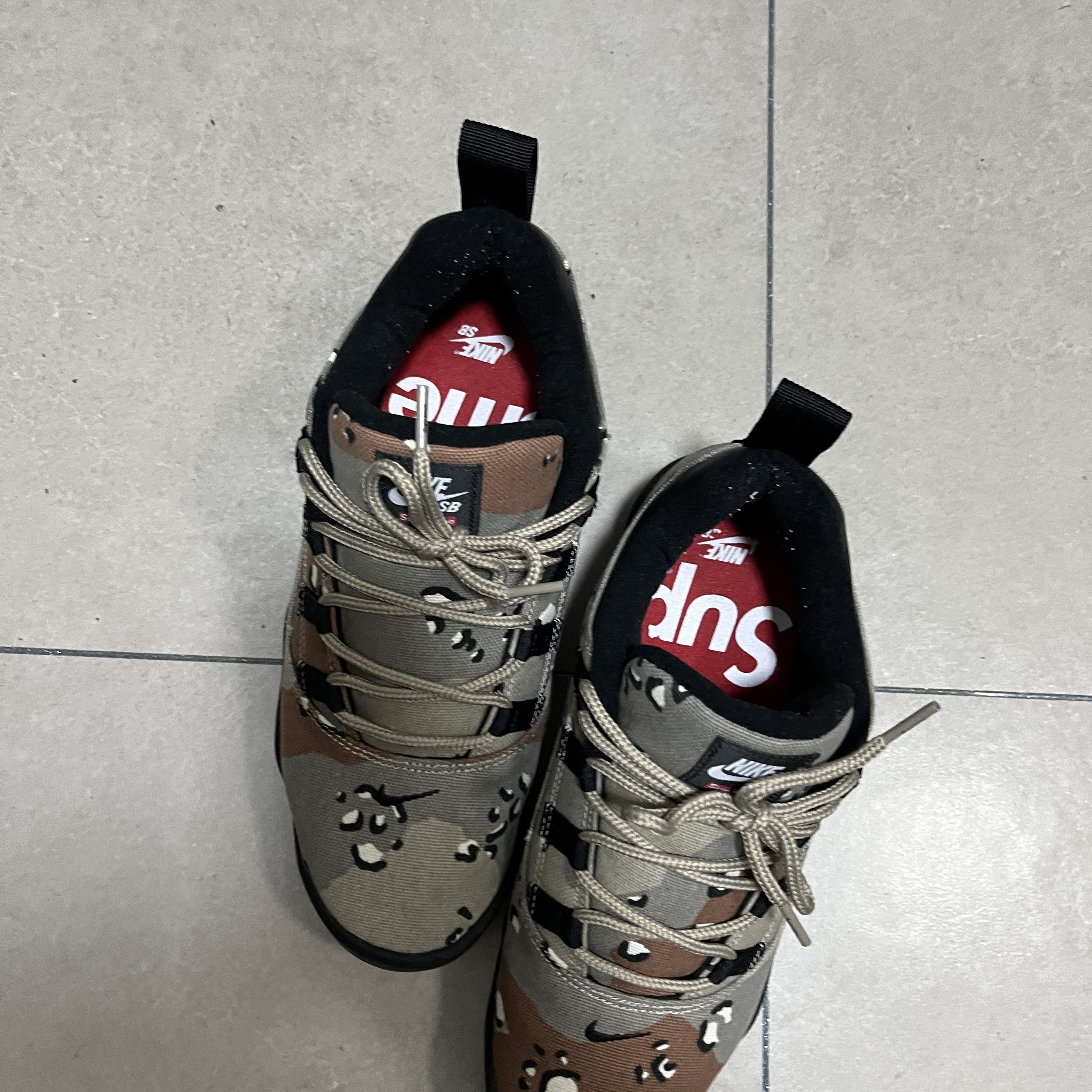 Nike x Supreme SB Darwin Low Desert Camo 착용 스타일