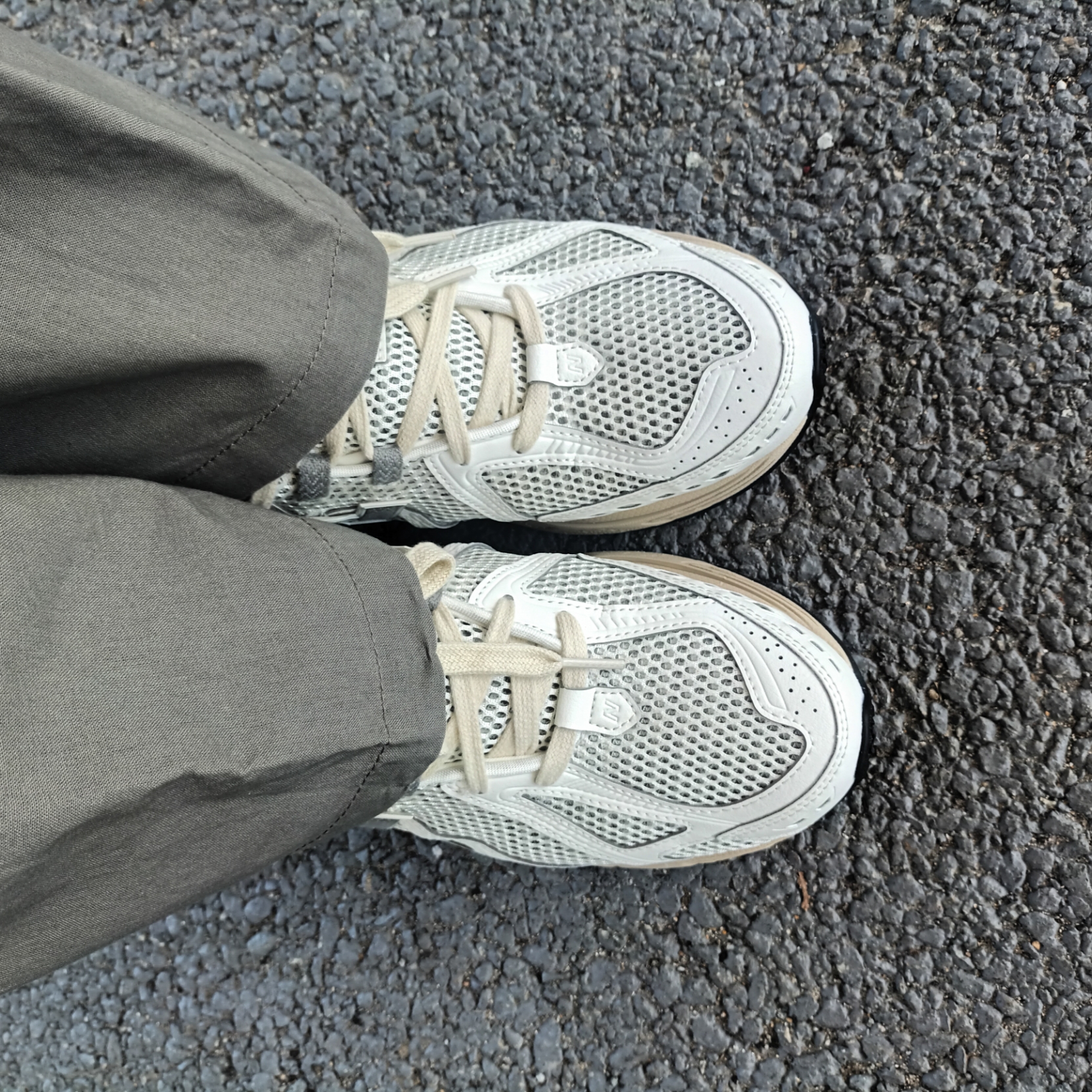 New Balance 1906R White Gray 착용 스타일 - 3