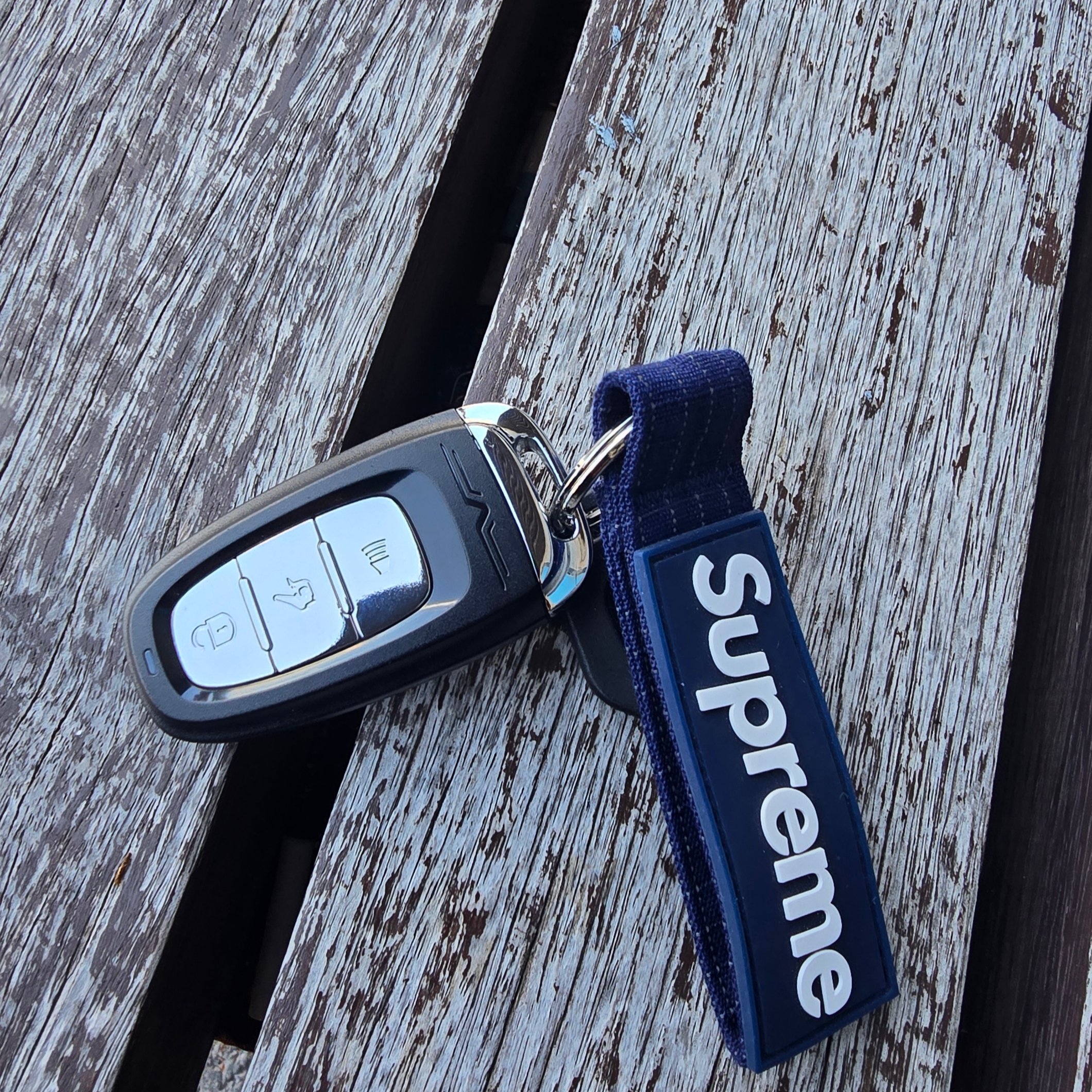Supreme Ripstop Keychain Navy - 24SS 착용 스타일