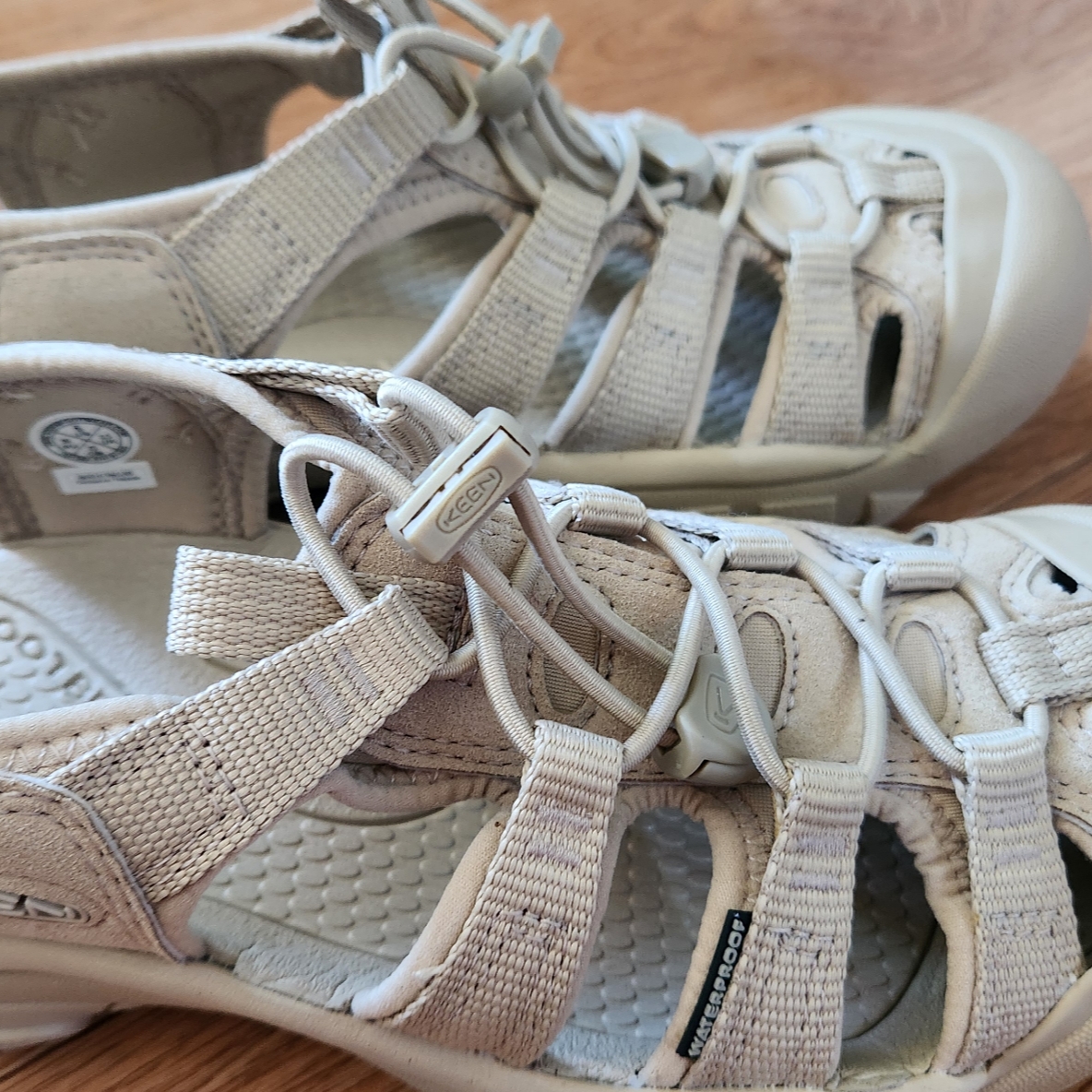 (W) Keen Newport H2 Monochrome Safari 착용 스타일 - 2