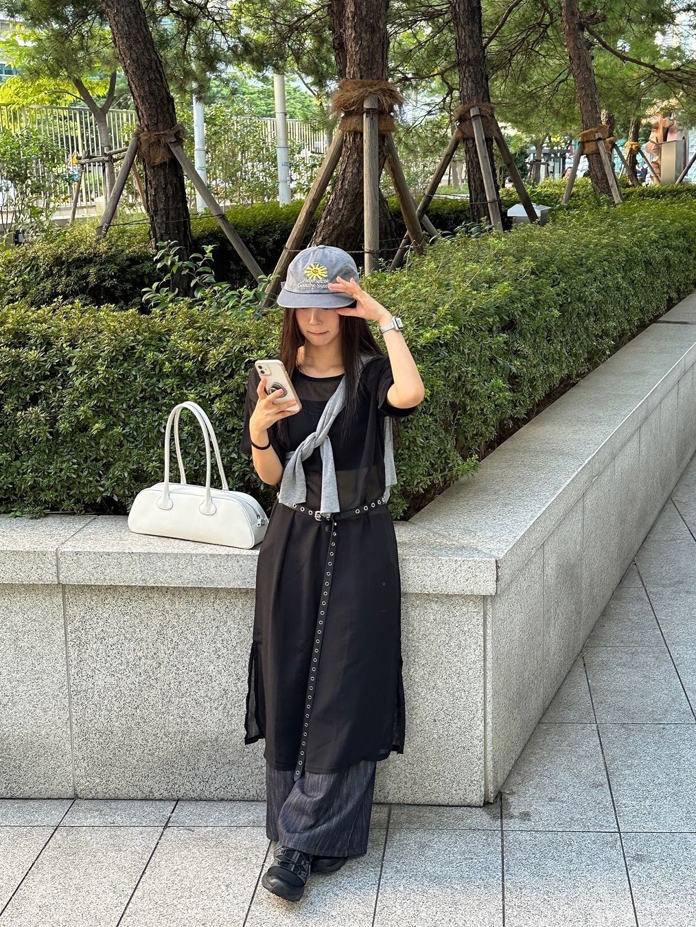 HS x Hank Relaxed Fit Cap Charcoal 착용 스타일 - 2