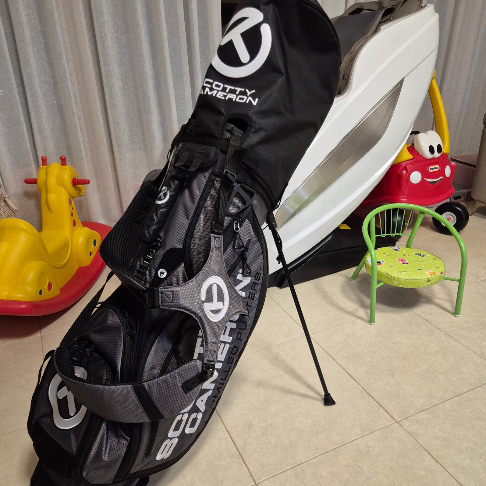 Titleist Scotty Cameron Pathfinder Charcoal 착용 스타일