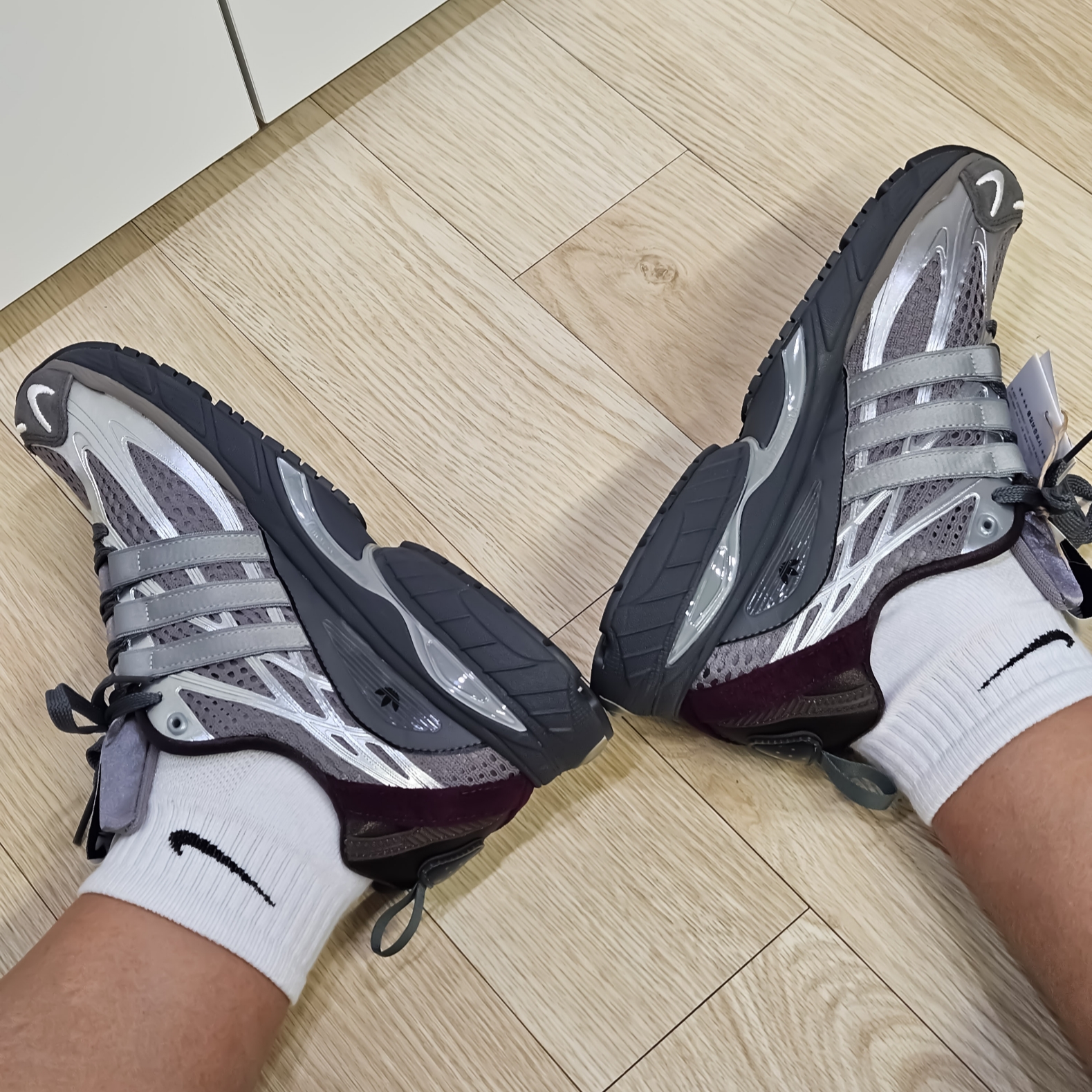 Adidas x Song for the Mute Adistar Cushion Taupe Metallic Granite 착용 스타일 - 1