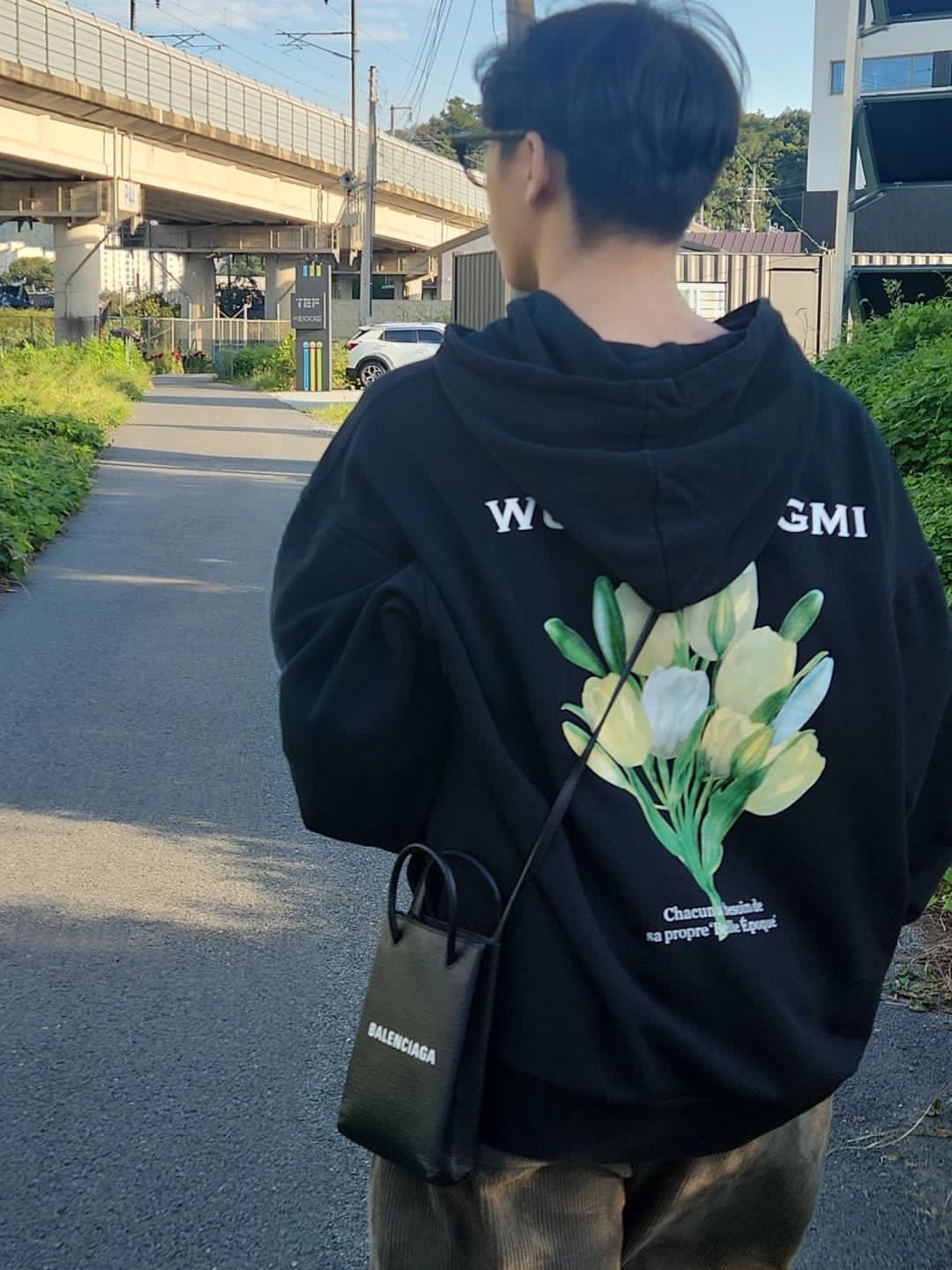 Wooyoungmi Flower Print Back Logo Hoodie Black - 22SS, Balenciaga Mini Shopping Bag Phone Holder Black 착용 스타일