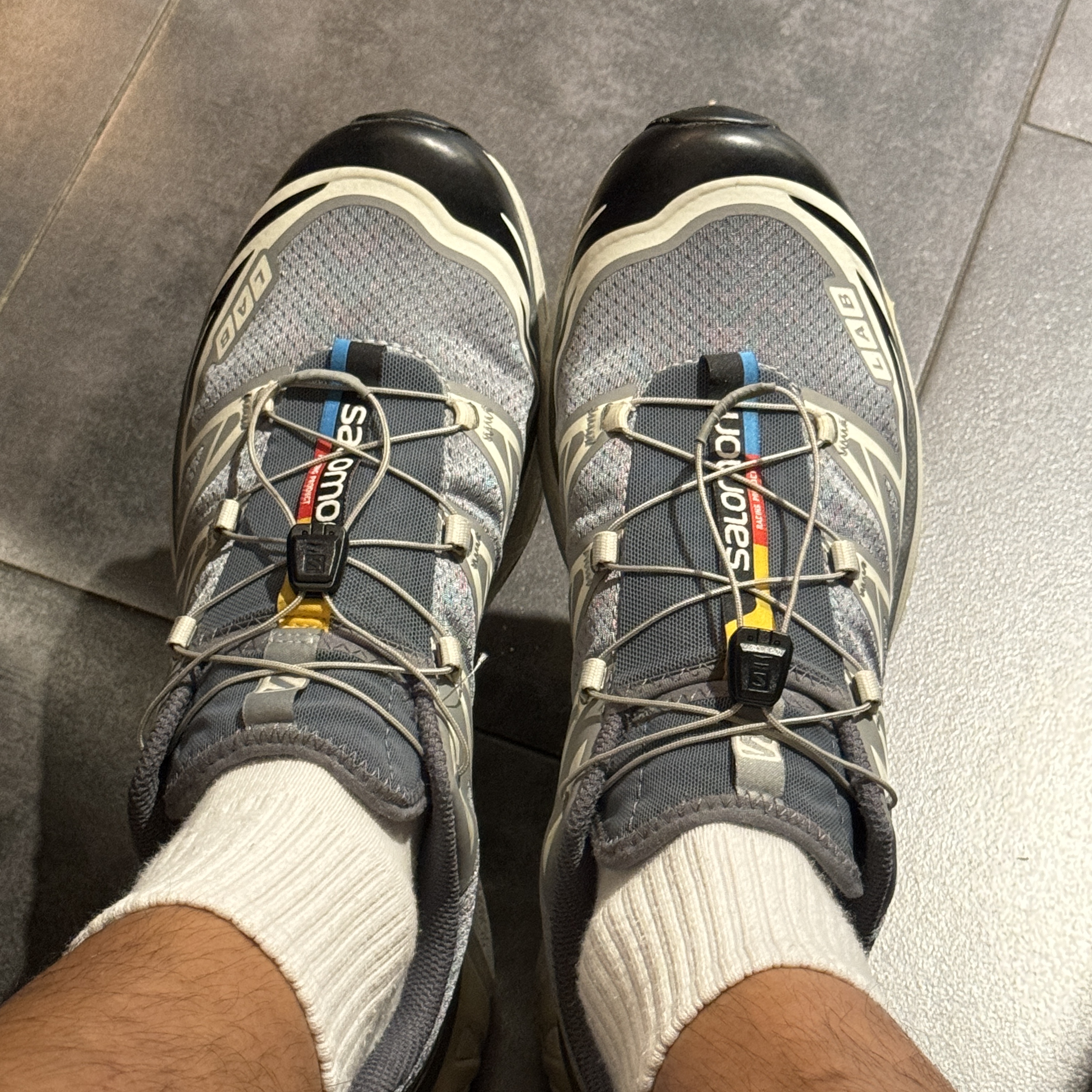 Salomon XT-6 Recut Phantom Vanilla Ice 착용 스타일