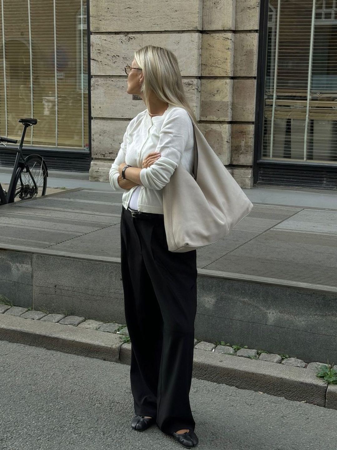 If Else Japan Fabric One Tuck Straight Wool Slacks Gray, Siyazu SIPT7134 Relaxed banding slacks Black 착용 스타일 - 5