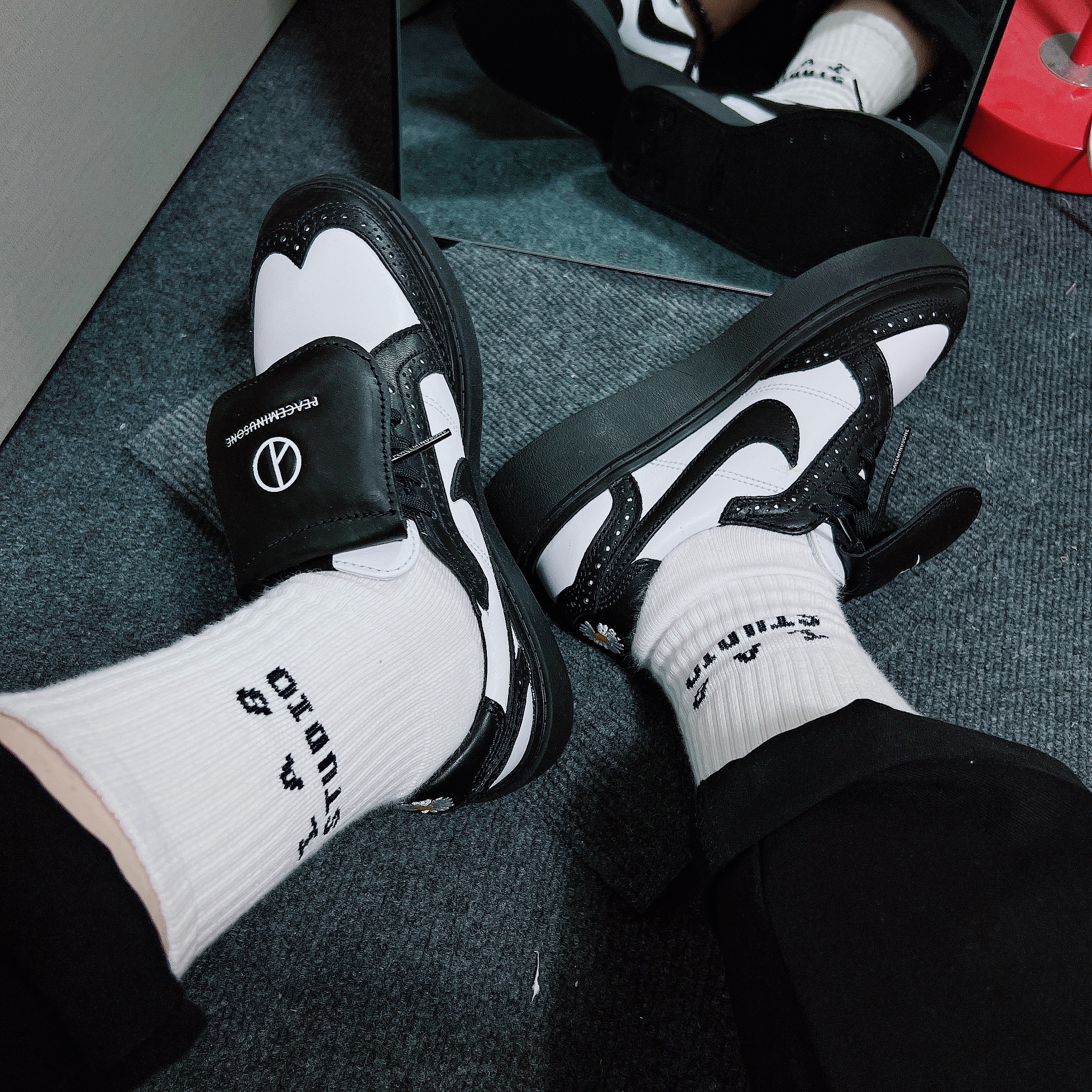 Nike x Peaceminusone Kwondo1 Black and White, IAB Studio Socks White (5 Pack) 착용 스타일 - 7