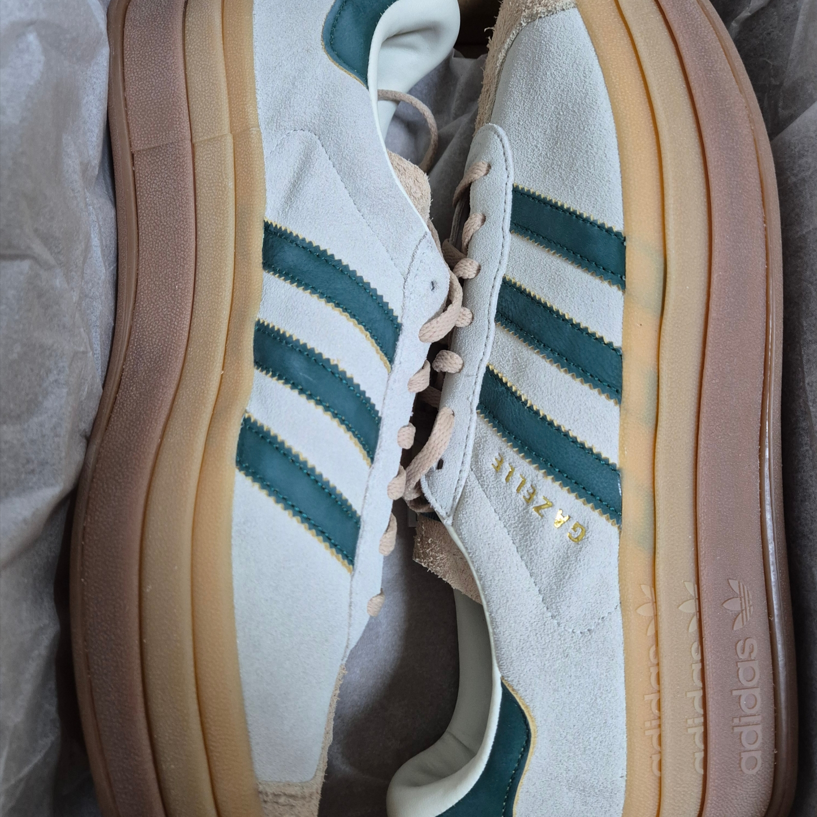 (W) Adidas Gazelle Bold Cream White Collegiate Green 착용 스타일 - 3