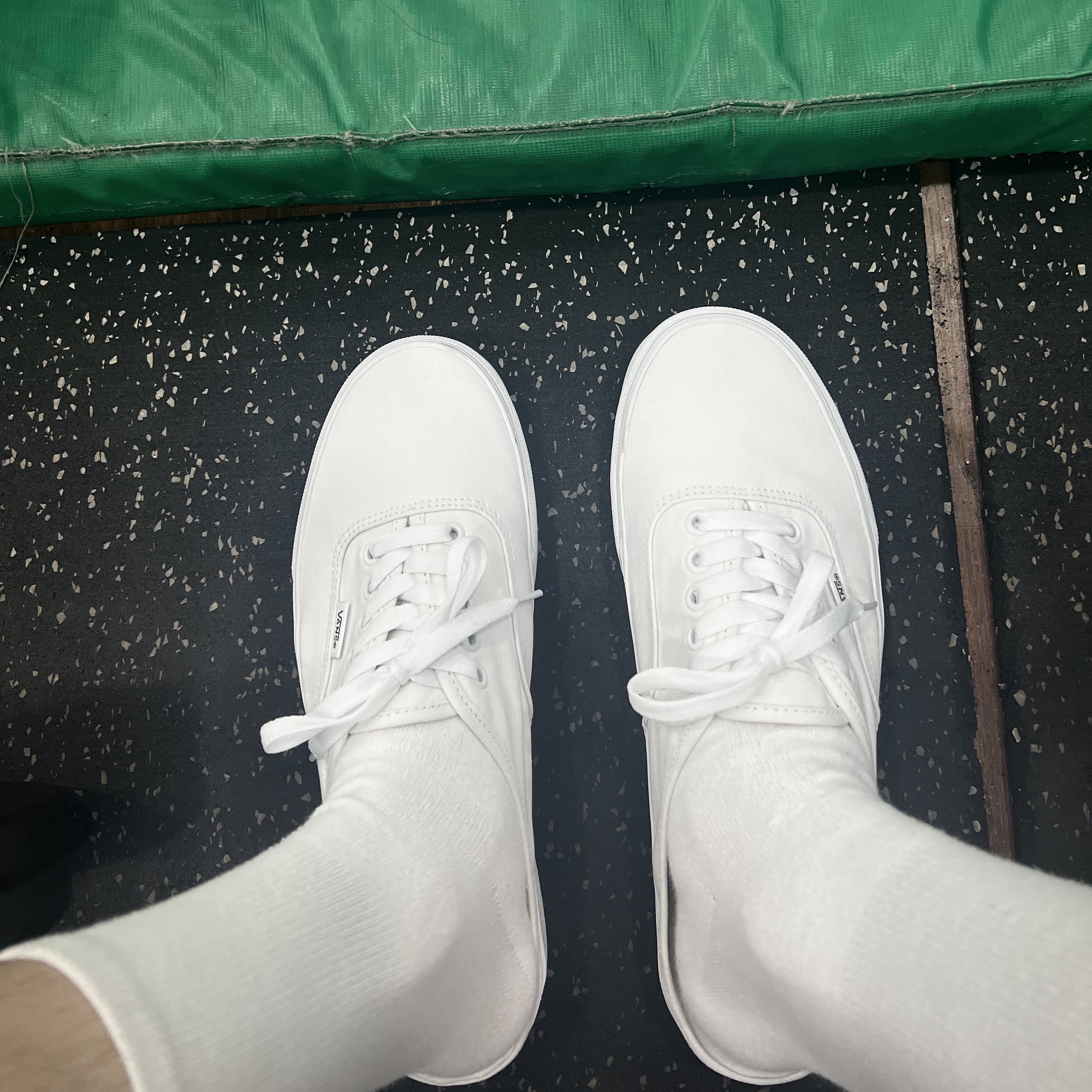 Vans Authentic Mule True White 착용 스타일