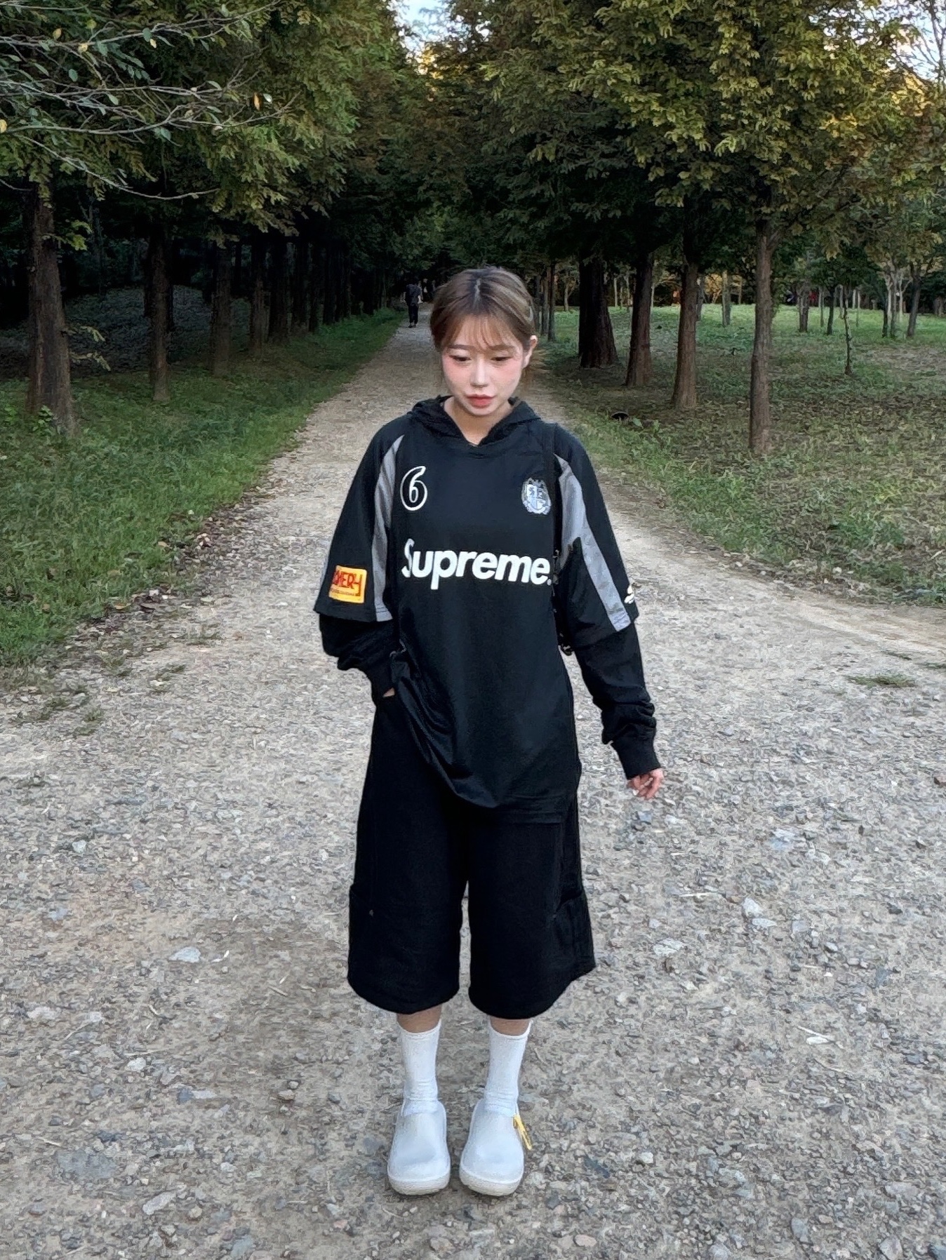 Supreme Hooded Soccer Jersey Black - 23FW 착용 스타일 - 2