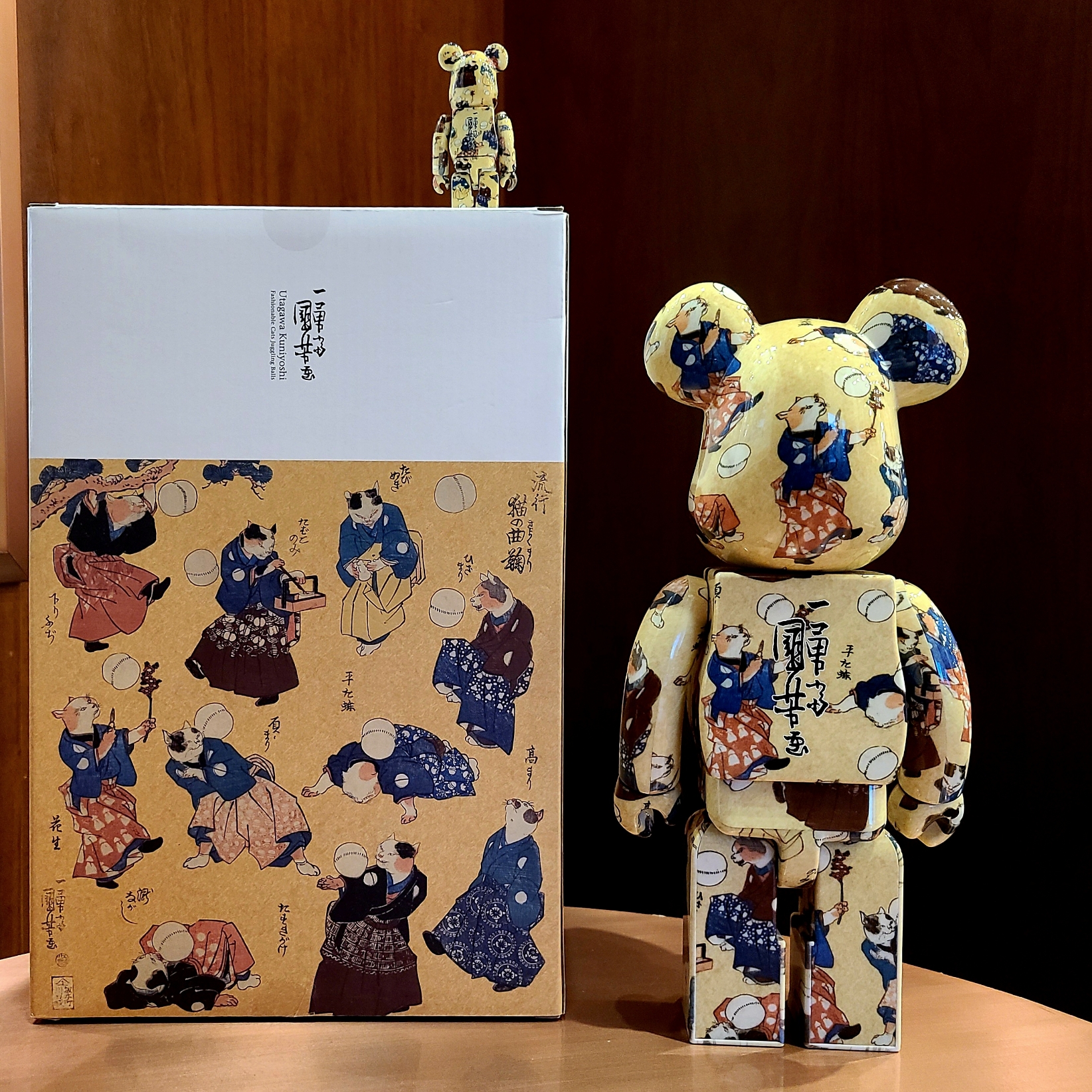 Bearbrick Utagawa Kuniyoshi Popular Cat Music Ball 100% & 400% Set, Chanel Codes Couleur Limited Edition Miroir Double Facettes 135 Immortelle 착용 스타일 - 2