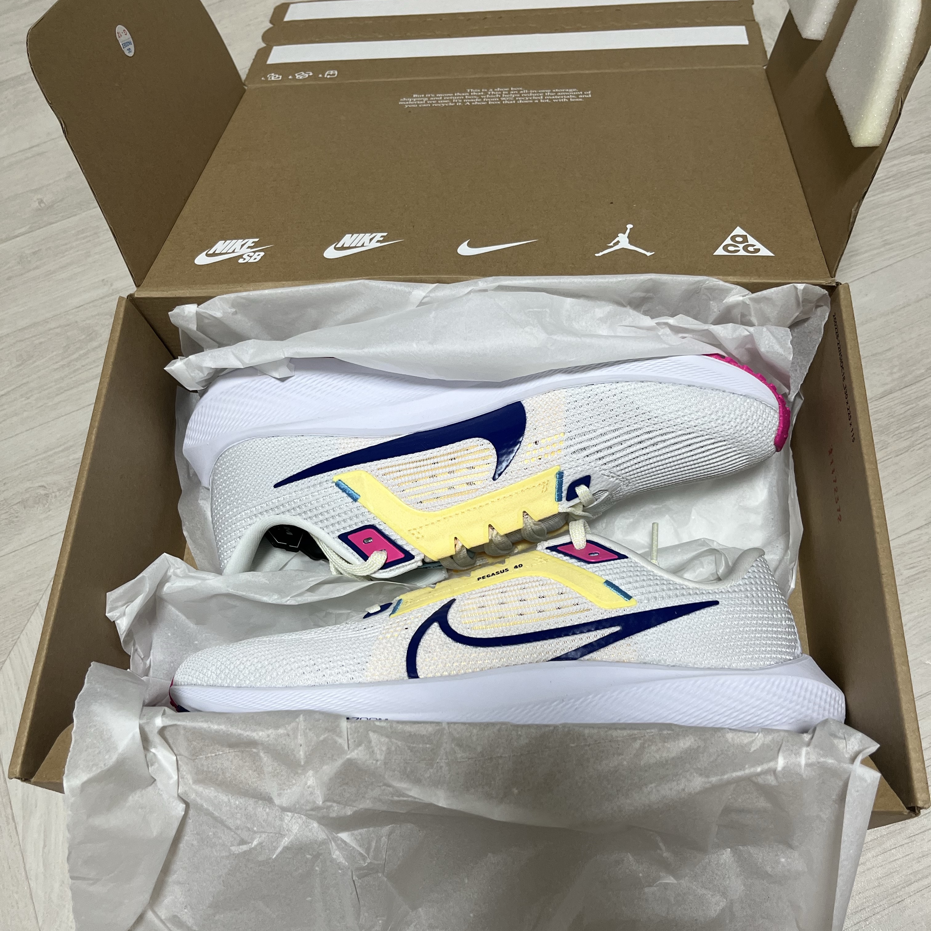 Nike Air Zoom Pegasus 40 White Deep Loyal Blue 착용 스타일 - 1