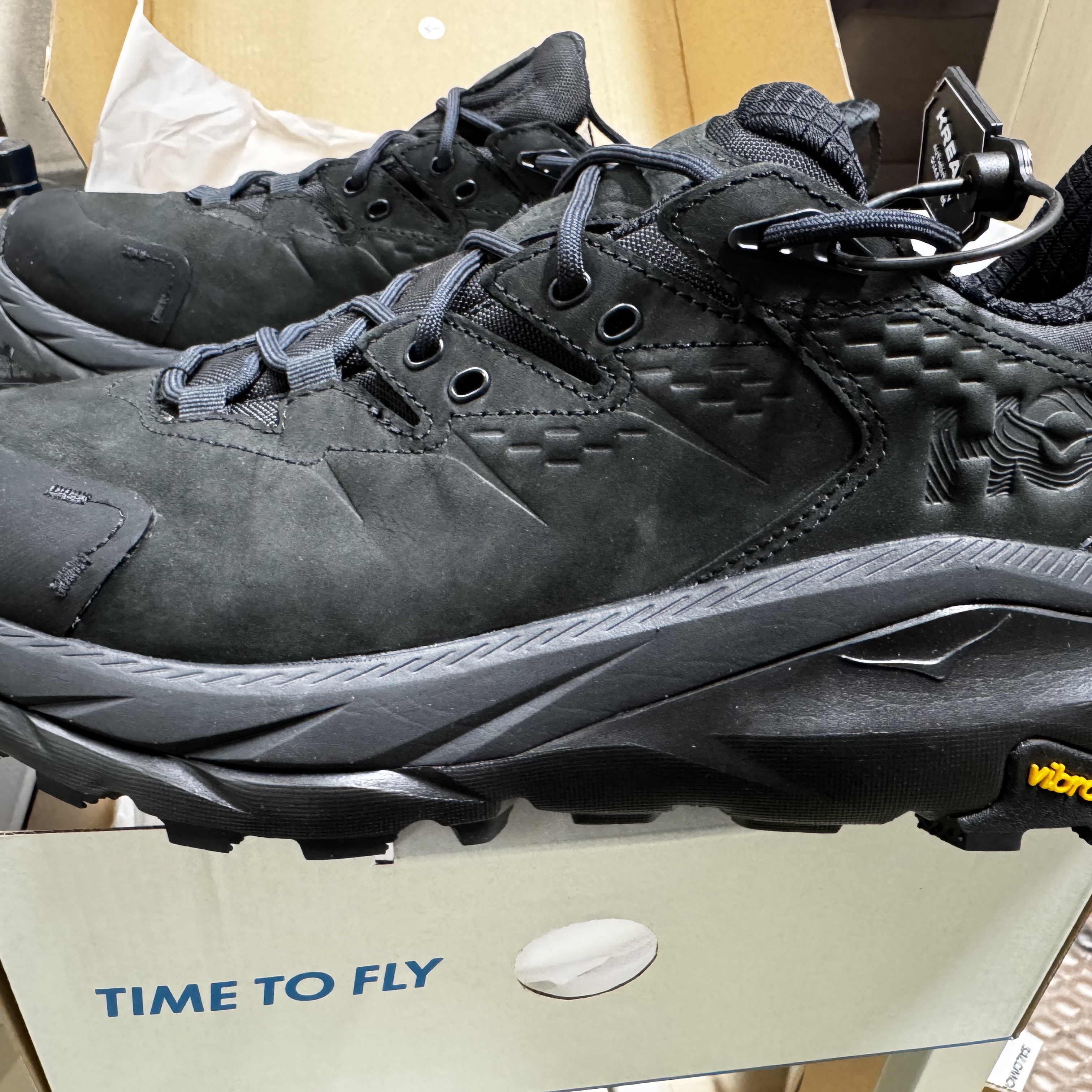 Hoka Kaha 2 Low Gore-Tex Black 착용 스타일 - 1