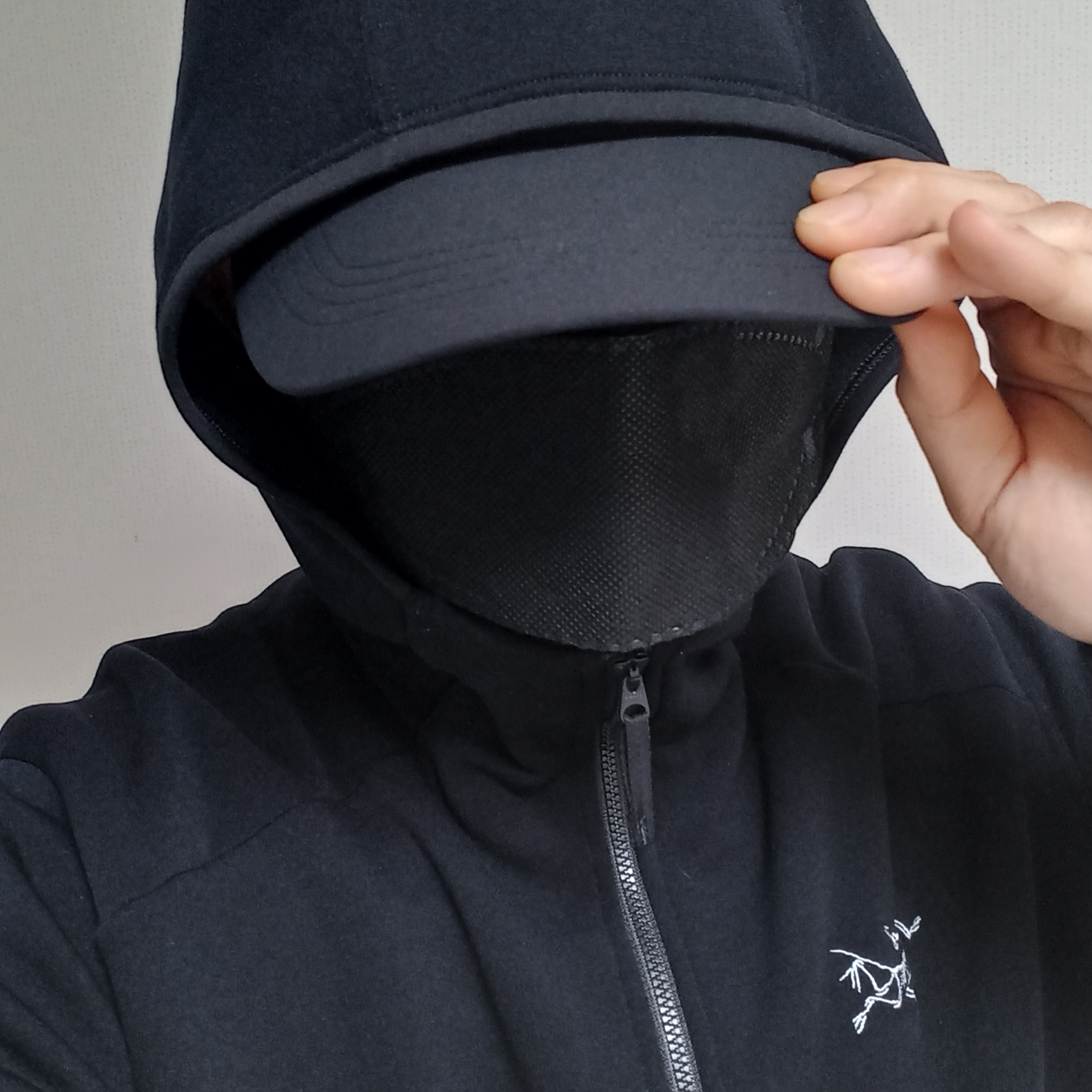 Arc'teryx Kyanite AR Hoody Black 착용 스타일 - 1