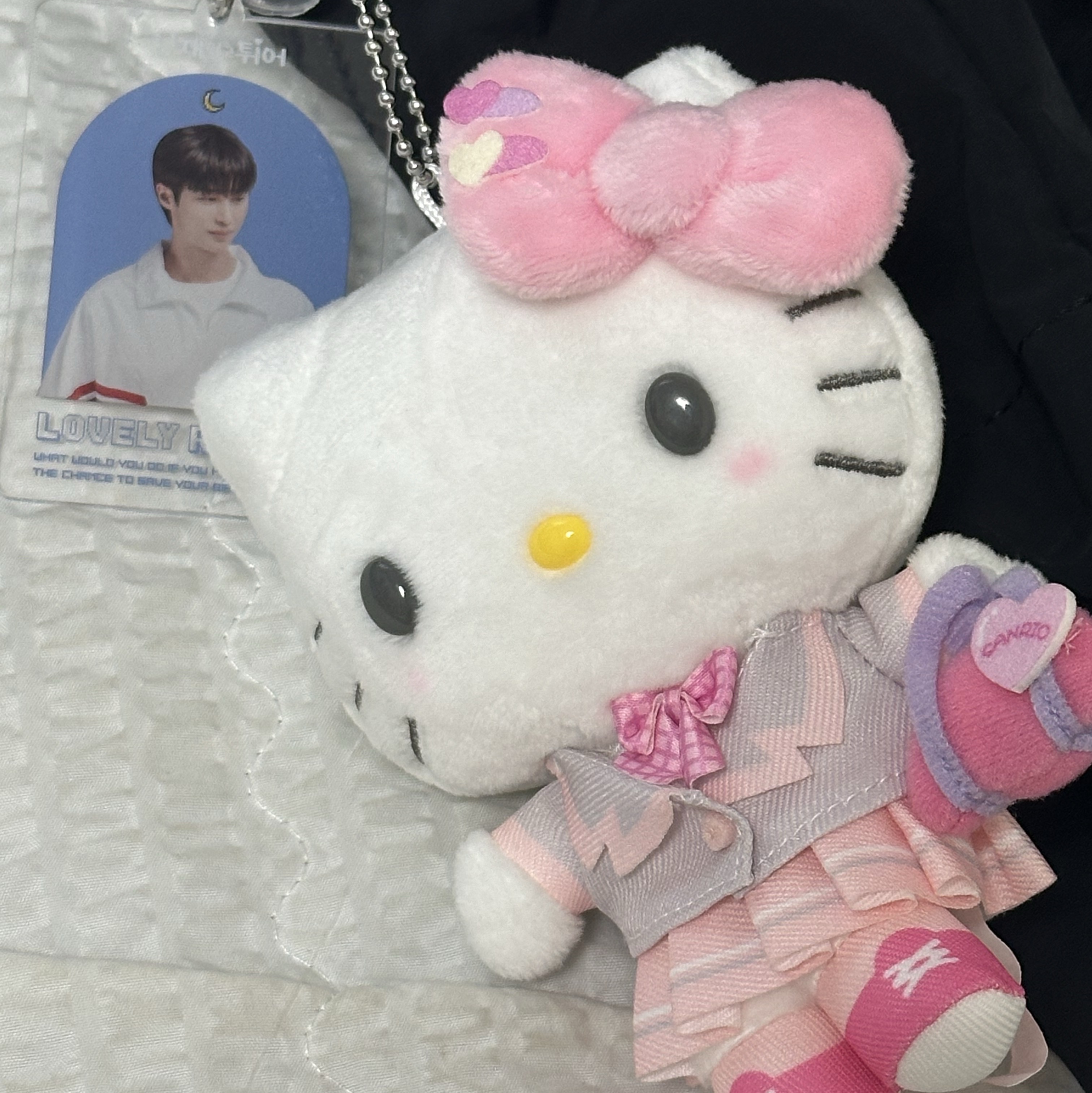 Sanrio Hello Kitty Gakuen Kirameki Club Mascot Holder 착용 스타일