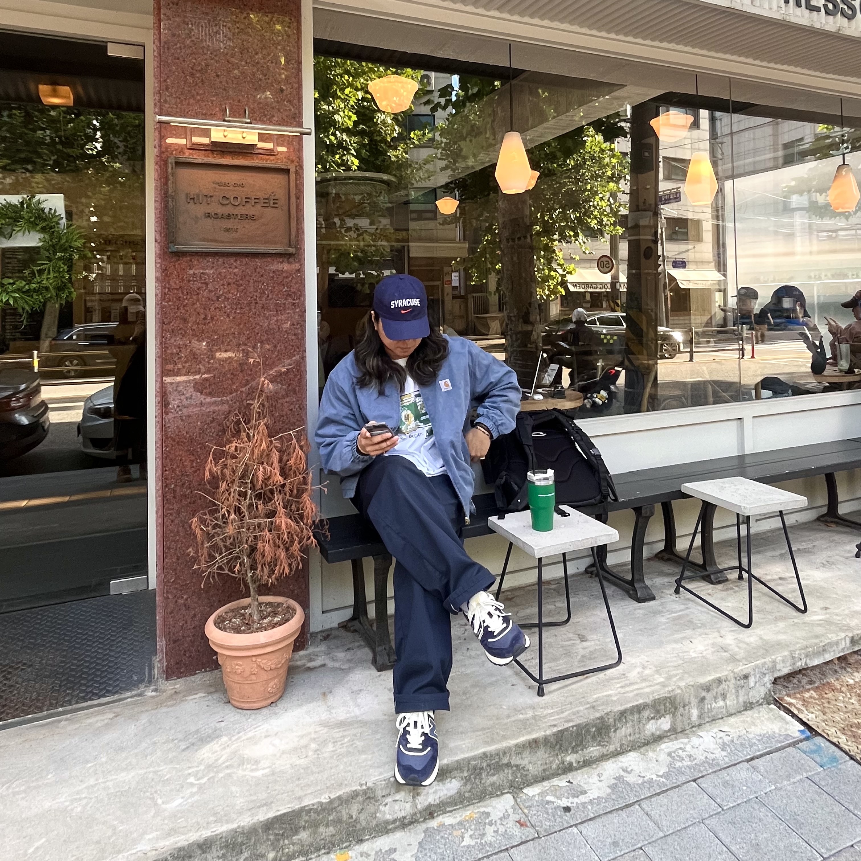 Carhartt WIP Harris Jacket Navy Pigment Garment Dyed, New Balance 574 Legacy Navy 착용 스타일 - 1