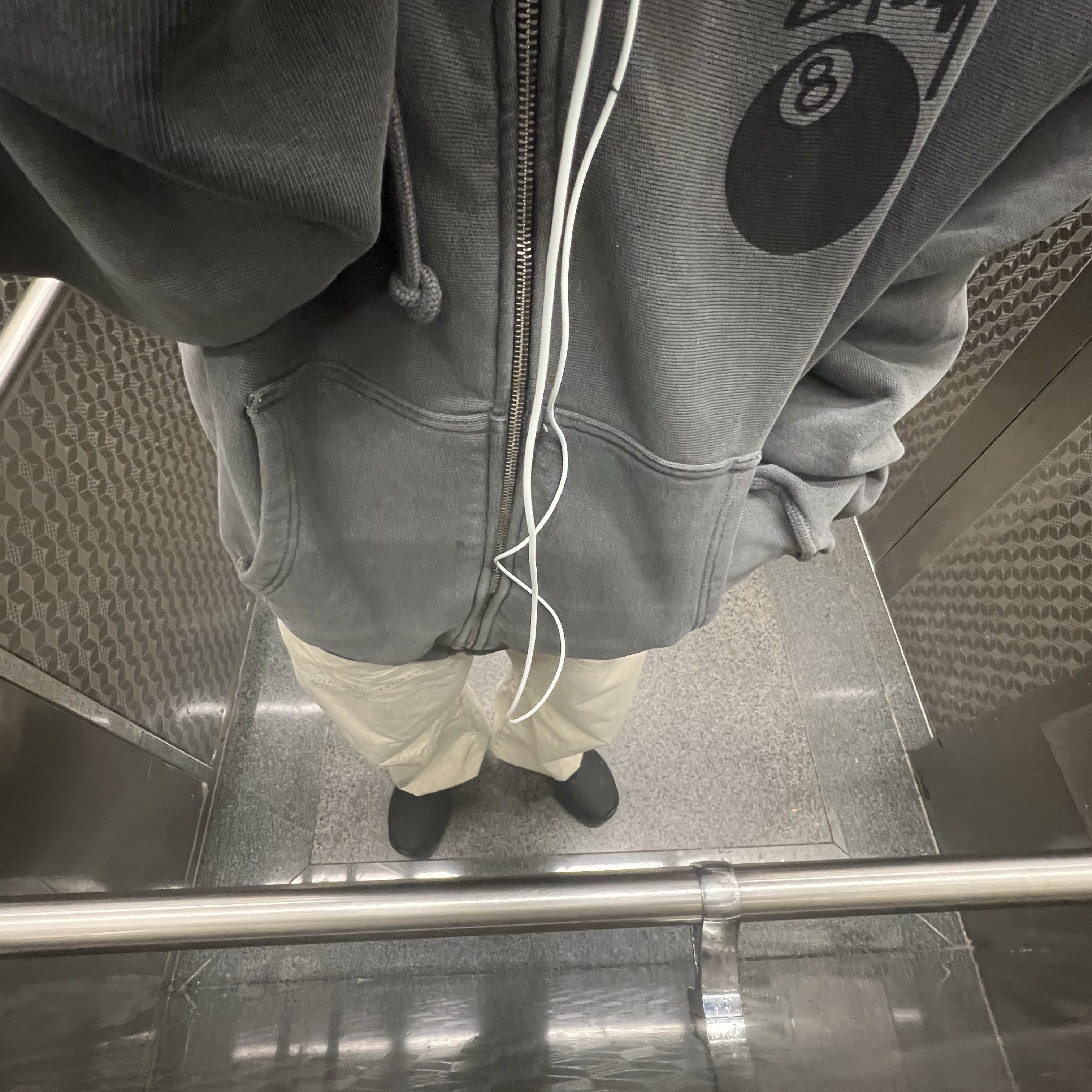 Stussy 8 Ball Pigment Dyed Zip Hoodie Black, On Running x Post Archive Faction (Paf) Cloudmonster 2 Black Magnet 착용 스타일