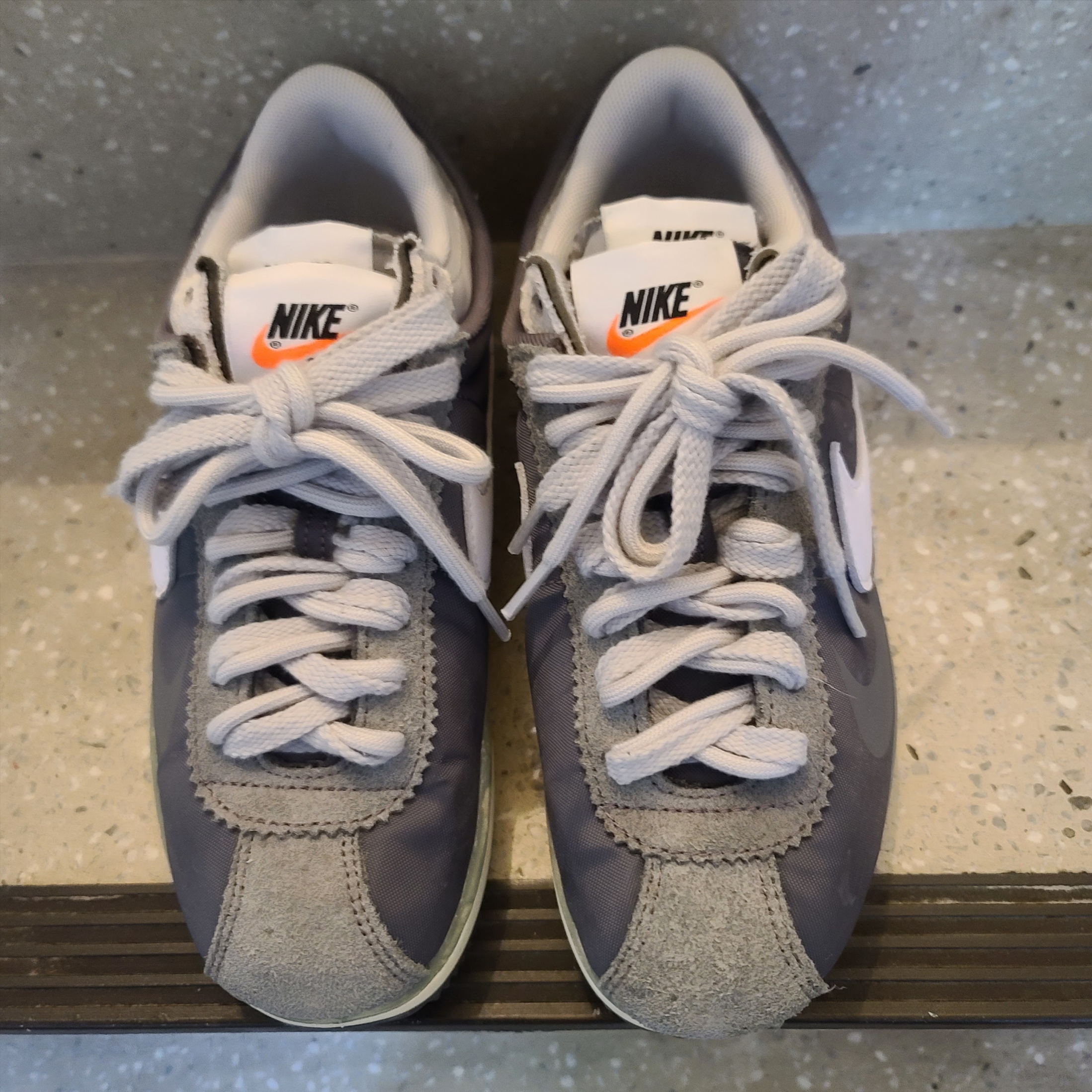 Nike x Sacai Zoom Cortez SP Iron Grey 착용 스타일 - 3