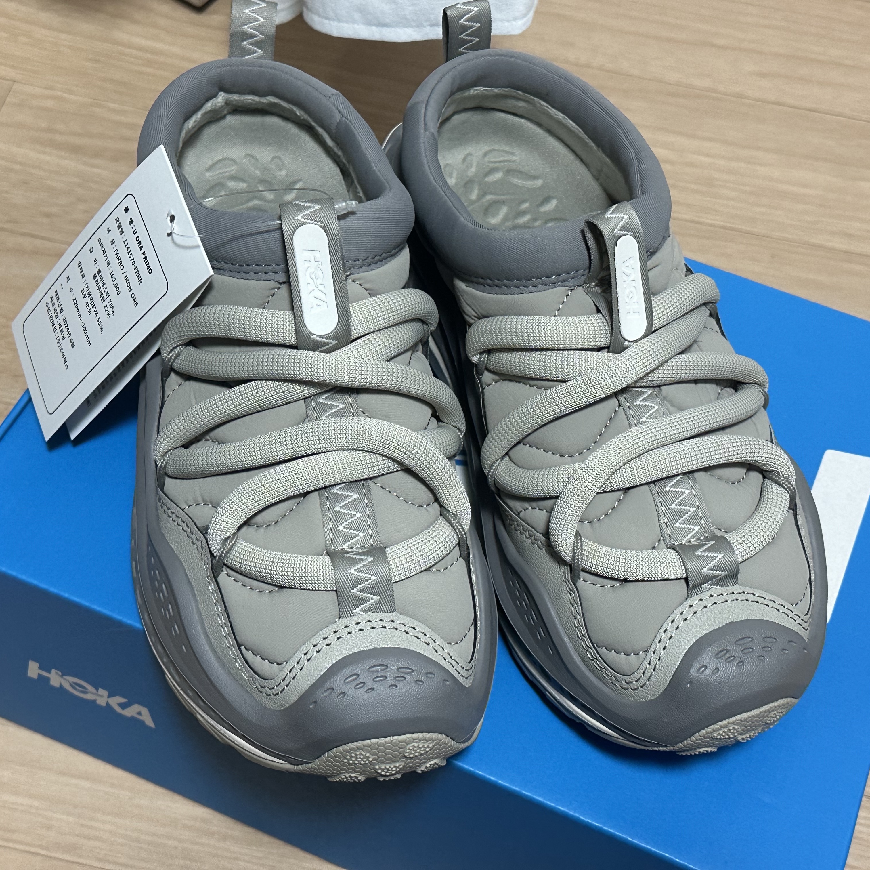 Hoka Ora Primo Farro Iron Ore - 24FW 착용 스타일